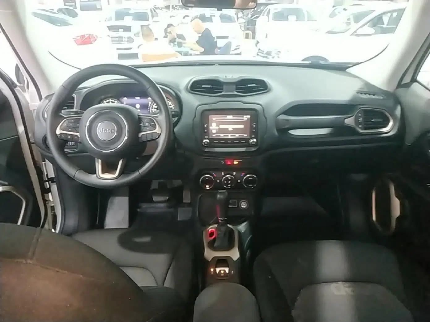 Jeep Renegade 2016 1.4T Automatic Jingneng Version+ — миниатюра 12