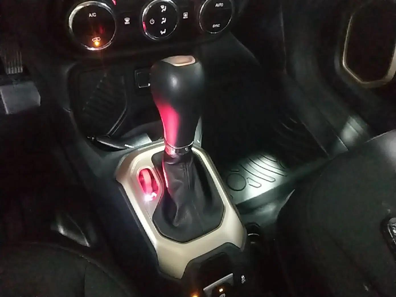 Jeep Renegade 2016 1.4T Automatic Jingneng Version+ — миниатюра 16
