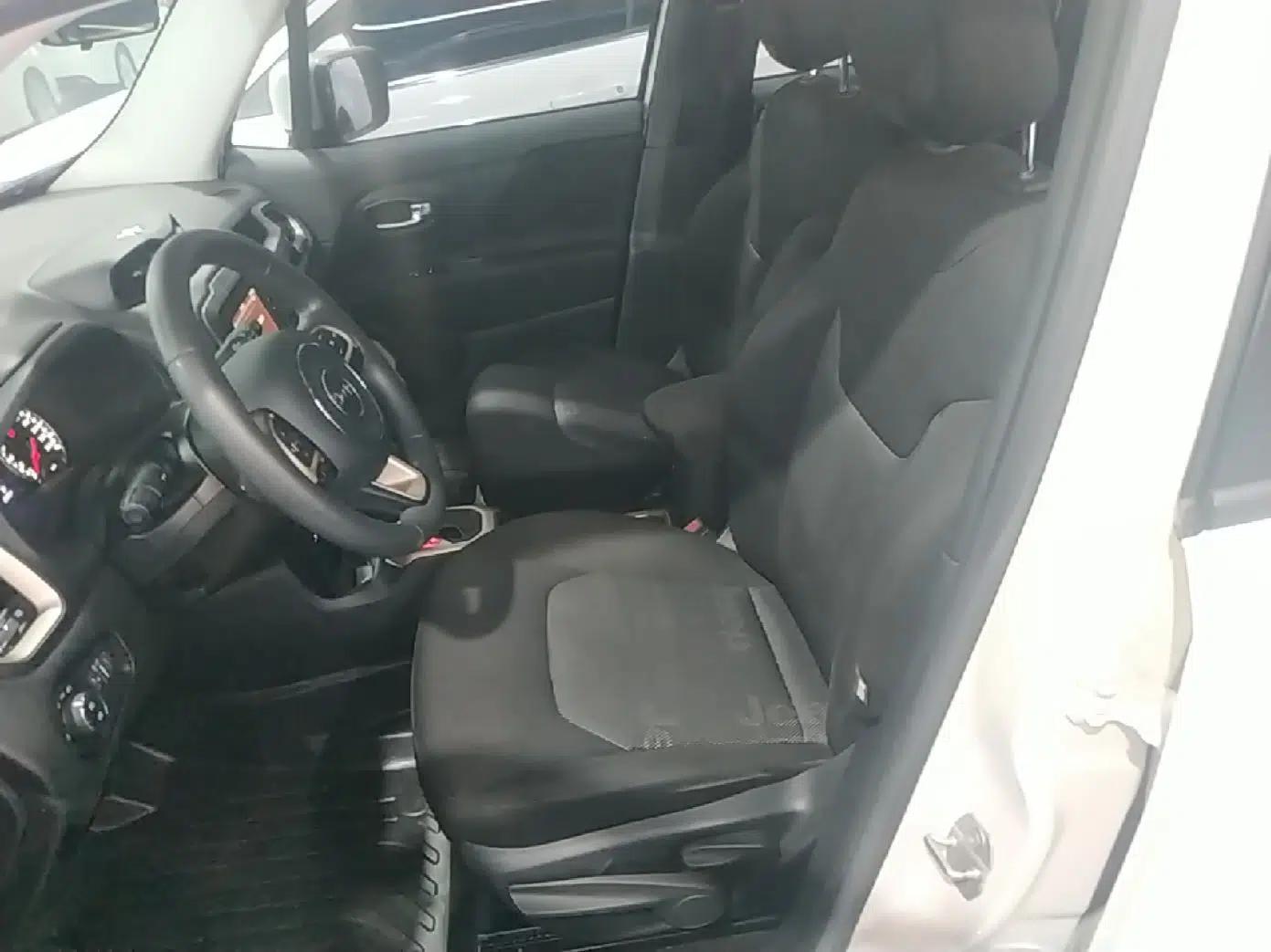 Jeep Renegade 2016 1.4T Automatic Jingneng Version+ — миниатюра 17
