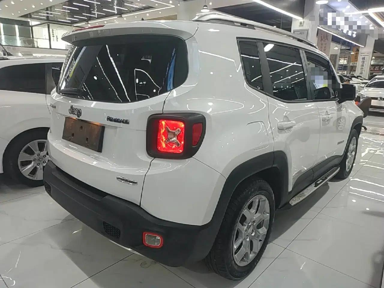 Jeep Renegade 2016 1.4T Automatic Jingneng Version+ — миниатюра 6