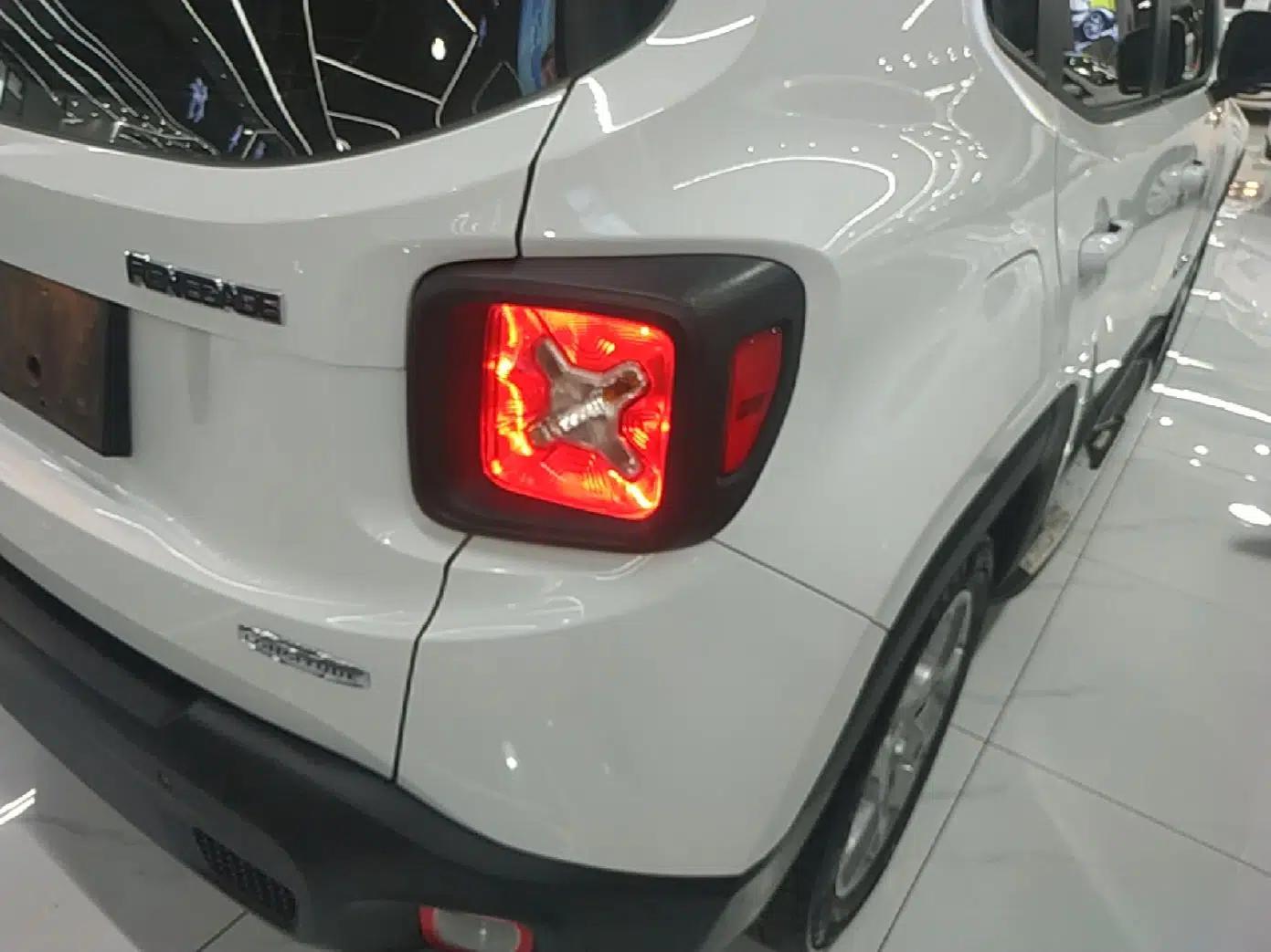 Jeep Renegade 2016 1.4T Automatic Jingneng Version+ — миниатюра 9