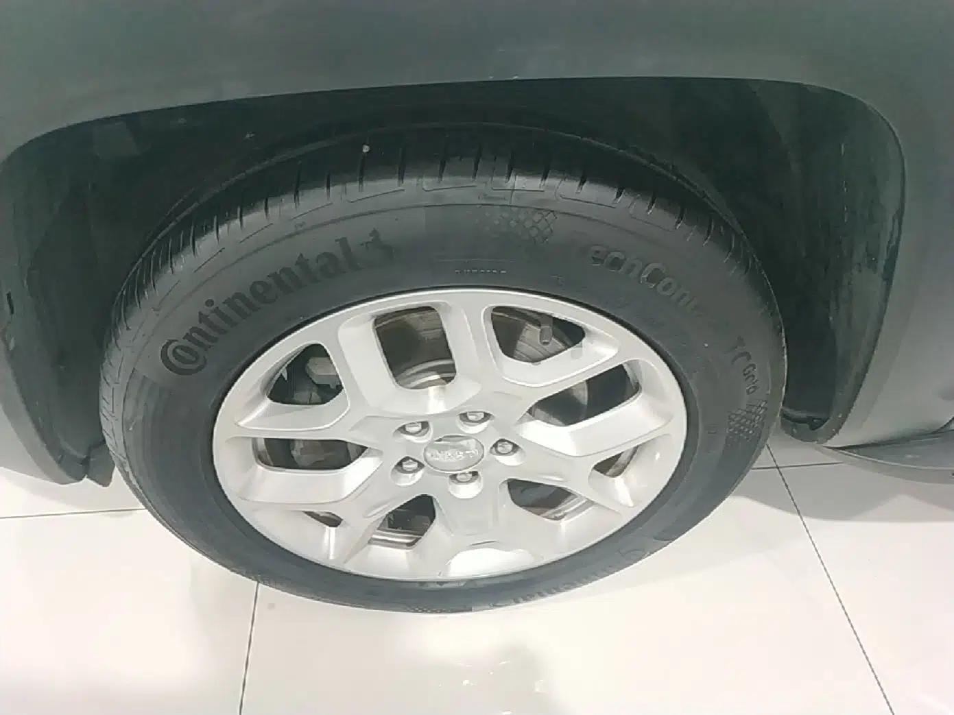 Jeep Renegade 2016 1.4T Automatic Jingneng Version+ — миниатюра 10