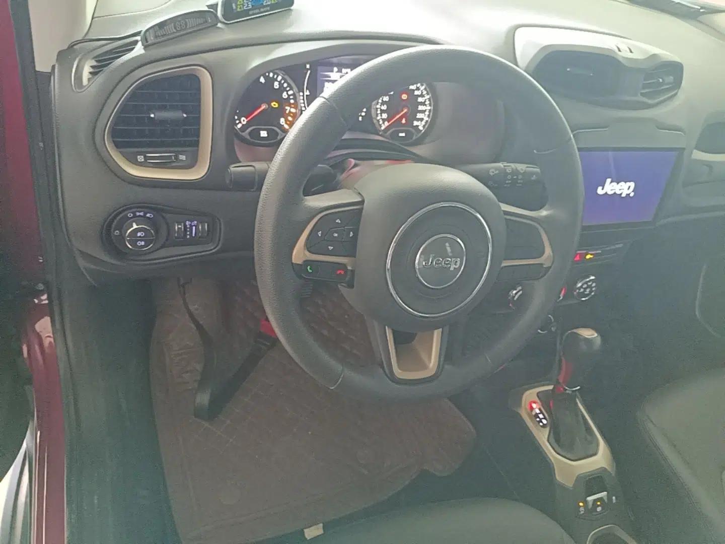 Jeep Renegade 2016 1.4T Automatic Kinetic Edition — миниатюра 13