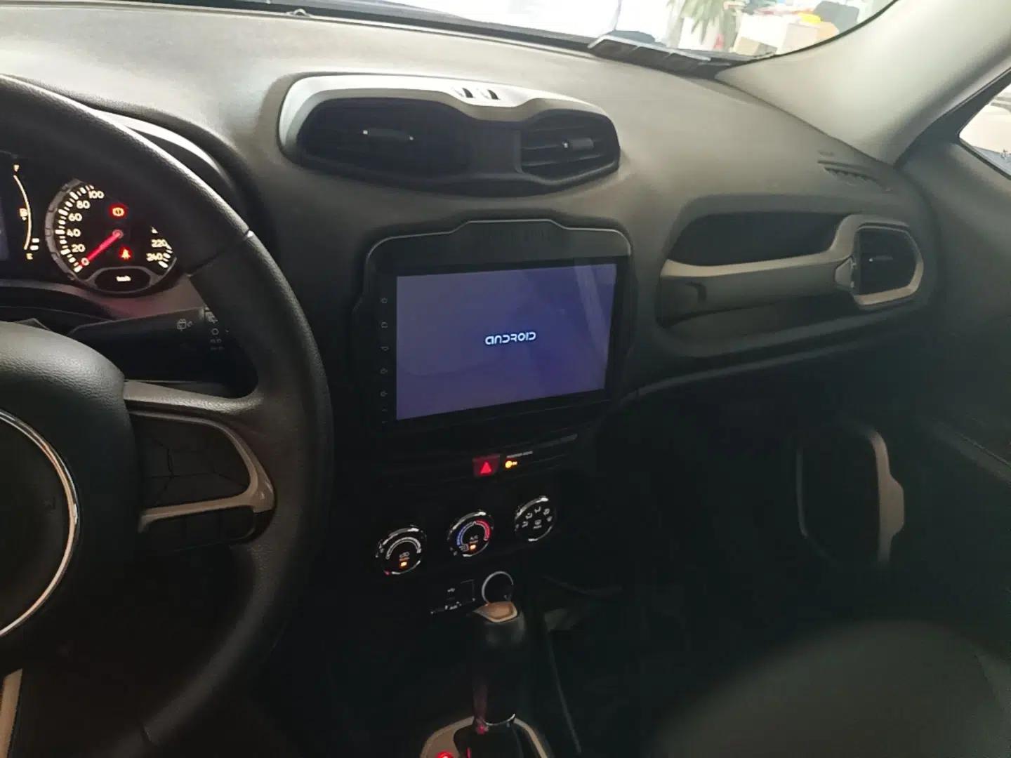 Jeep Renegade 2016 1.4T Automatic Kinetic Edition — миниатюра 15