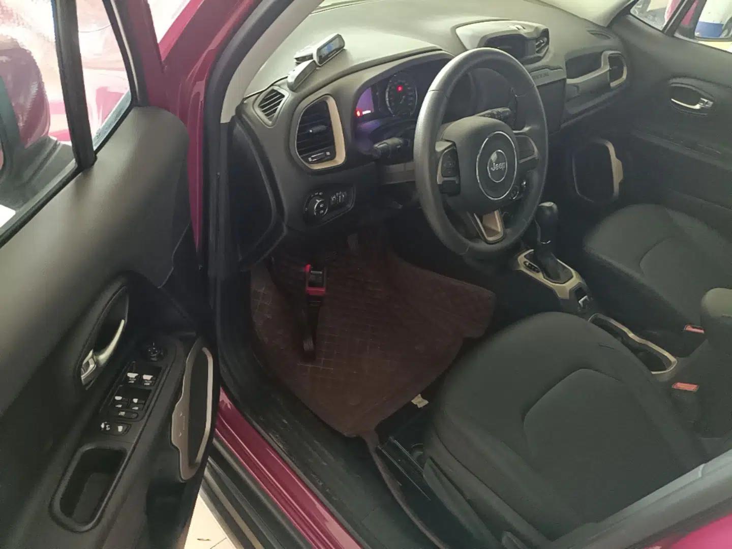 Jeep Renegade 2016 1.4T Automatic Kinetic Edition — миниатюра 18