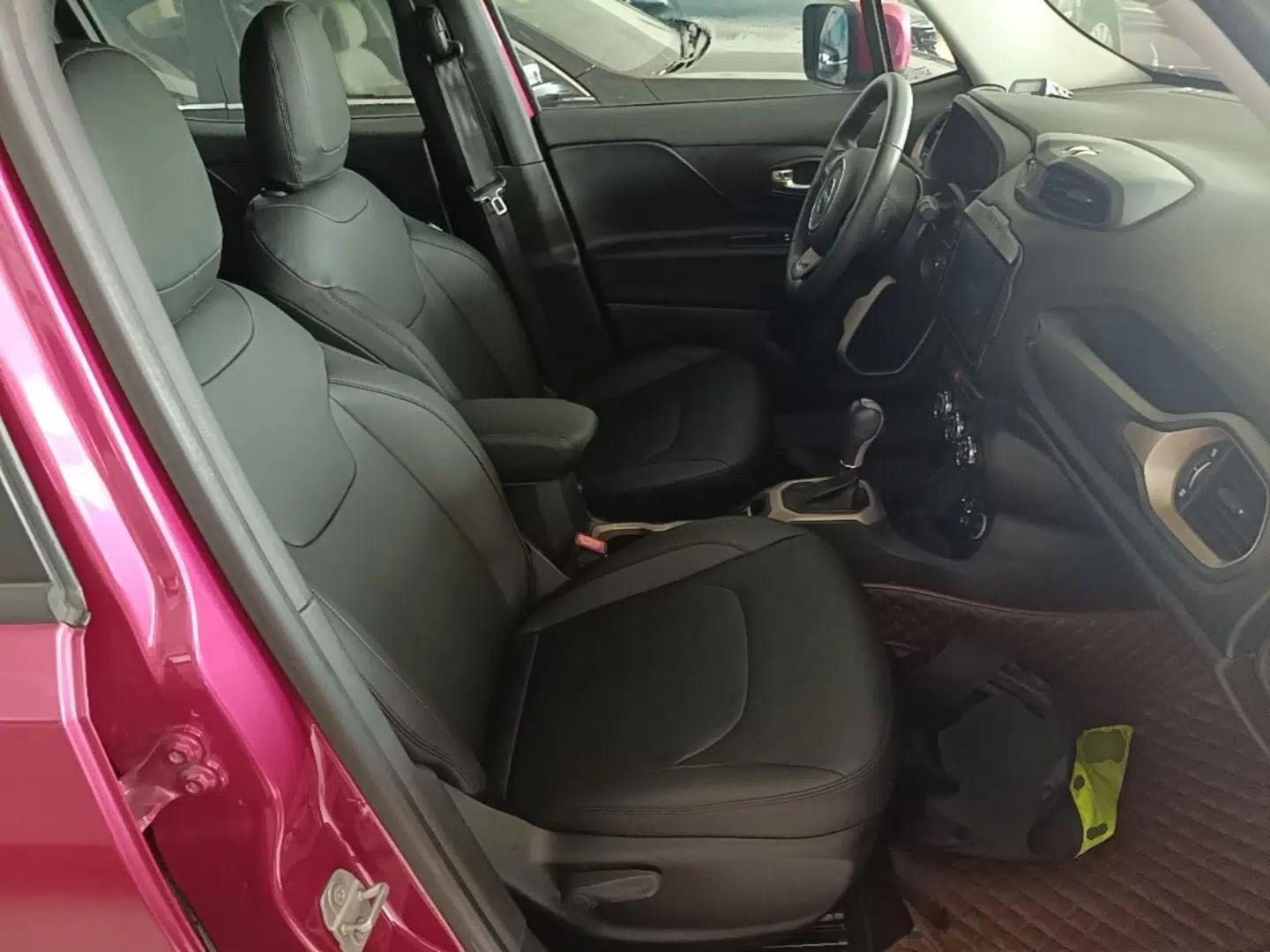 Jeep Renegade 2016 1.4T Automatic Kinetic Edition — миниатюра 19