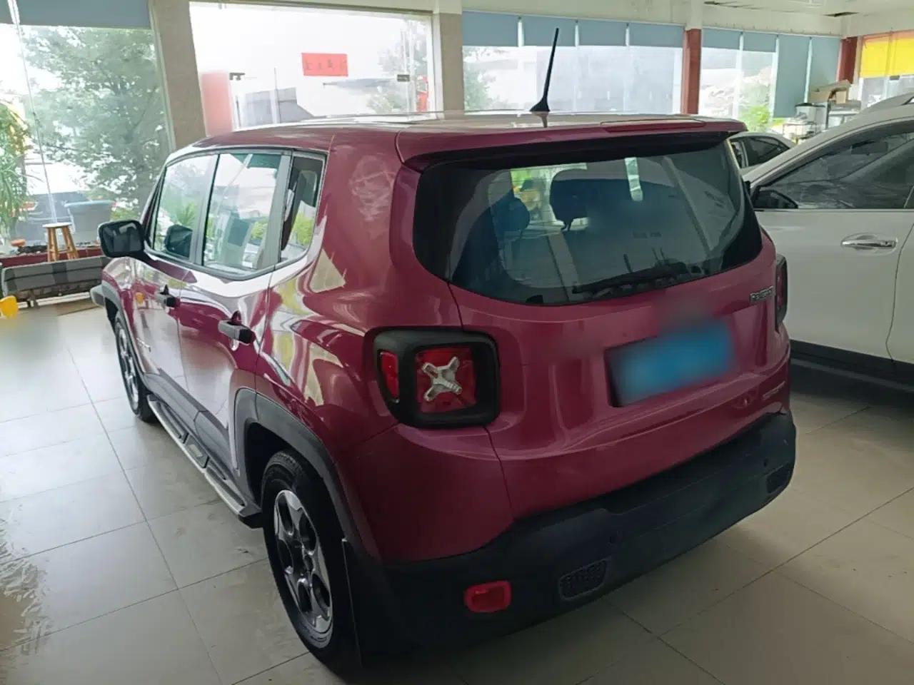 Jeep Renegade 2016 1.4T Automatic Kinetic Edition — миниатюра 4