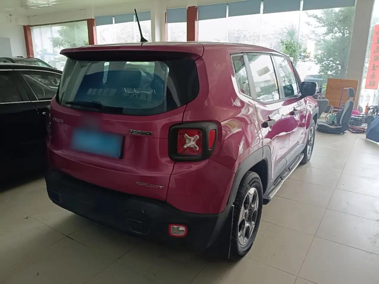 Jeep Renegade 2016 1.4T Automatic Kinetic Edition — миниатюра 6
