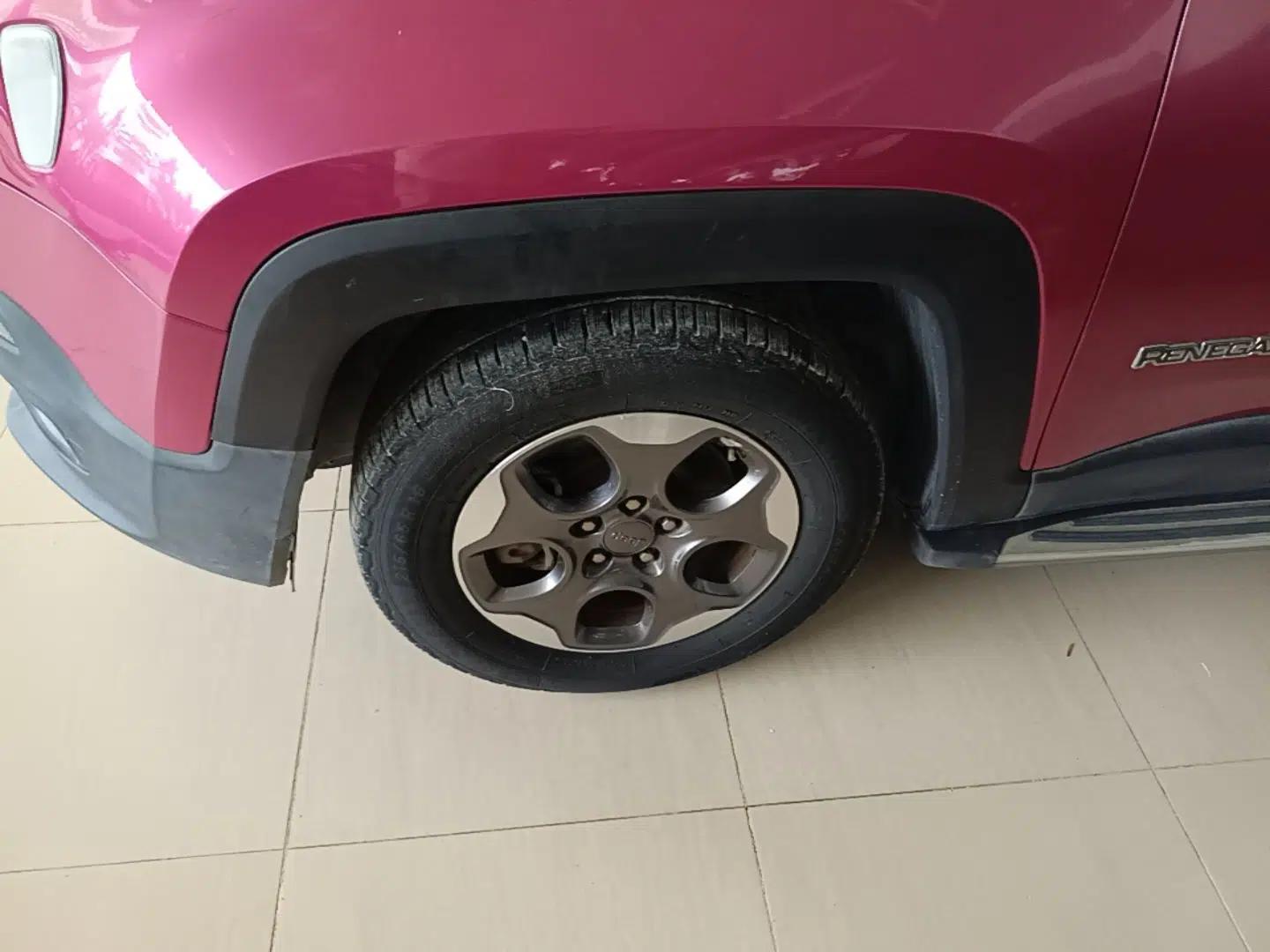 Jeep Renegade 2016 1.4T Automatic Kinetic Edition — миниатюра 10