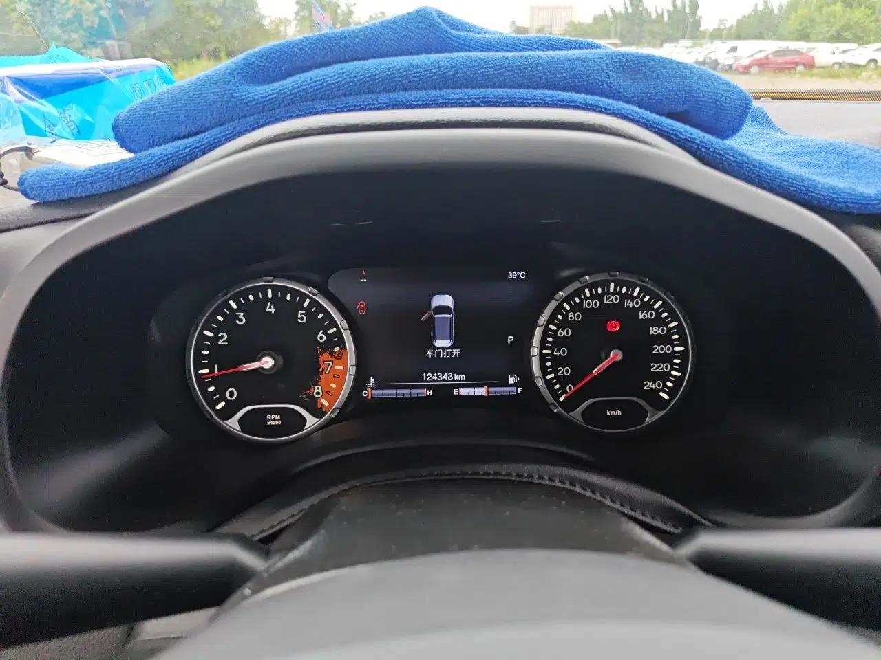 Jeep Renegade 2016 1.4T Automatic Jingneng Version+ — миниатюра 11