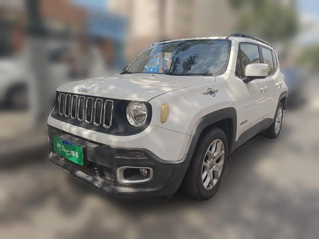 Jeep Renegade 2018 Connected Large Screen Version 180T Automatic High-Energy Edition — миниатюра 1