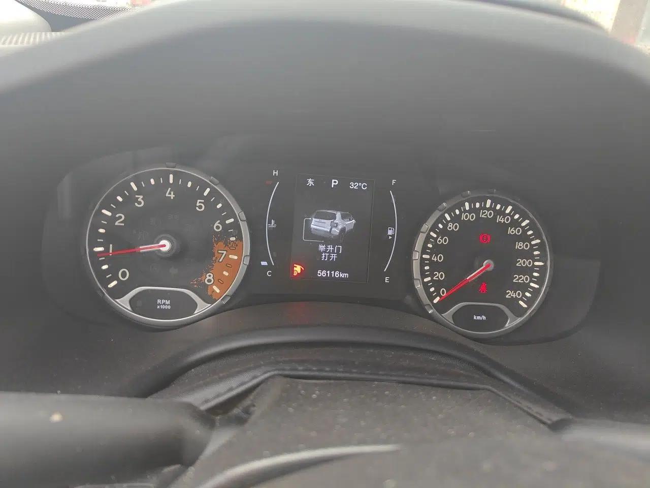 Jeep Renegade 2018 Connected Large Screen Version 180T Automatic High-Energy Edition — миниатюра 11