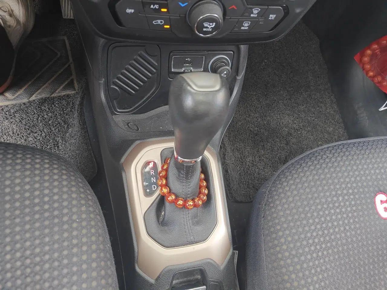 Jeep Renegade 2018 Connected Large Screen Version 180T Automatic High-Energy Edition — миниатюра 14