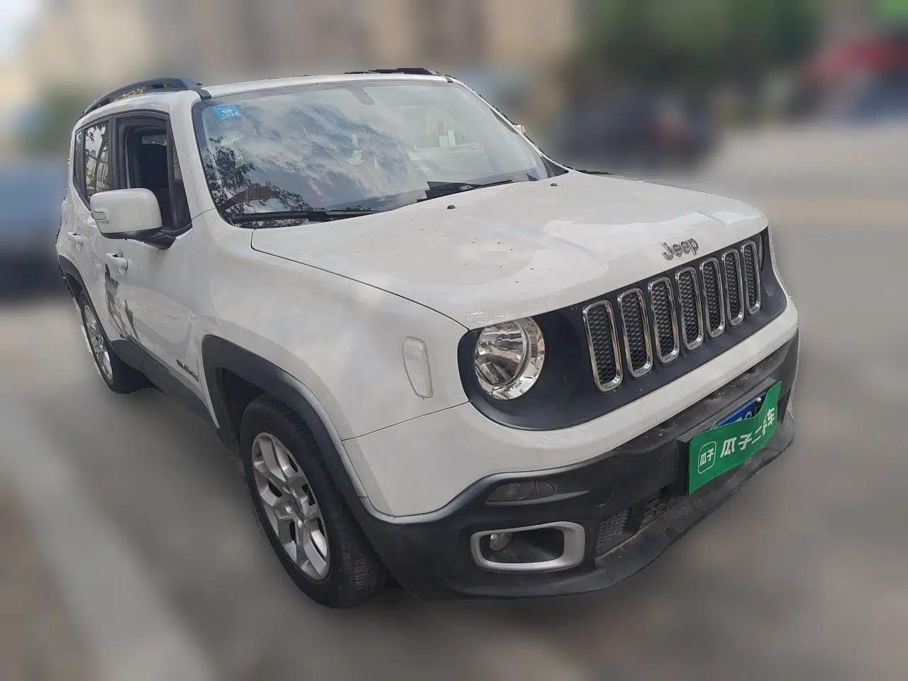 Jeep Renegade 2018 Connected Large Screen Version 180T Automatic High-Energy Edition — миниатюра 3
