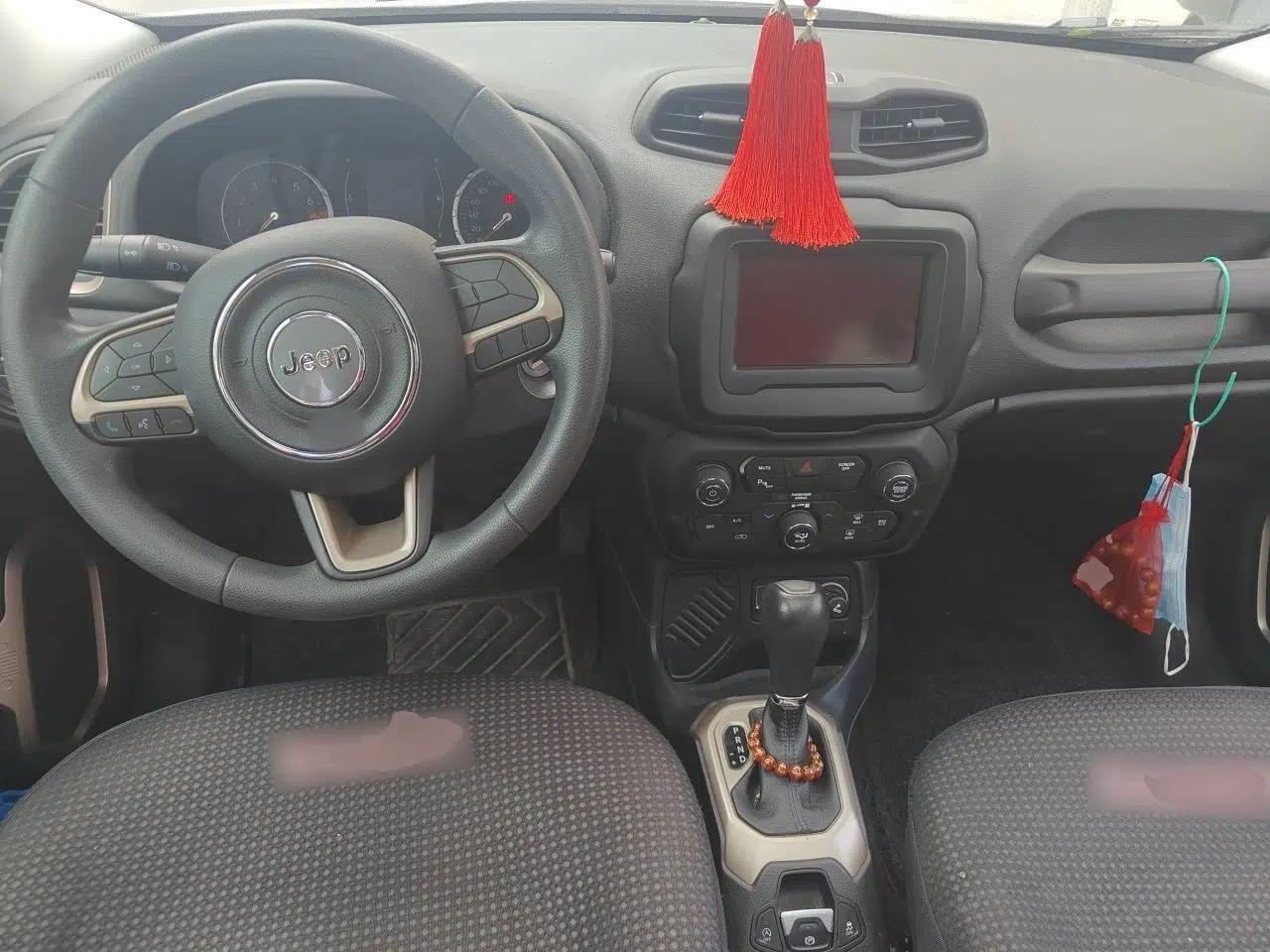Jeep Renegade 2018 Connected Large Screen Version 180T Automatic High-Energy Edition — миниатюра 9