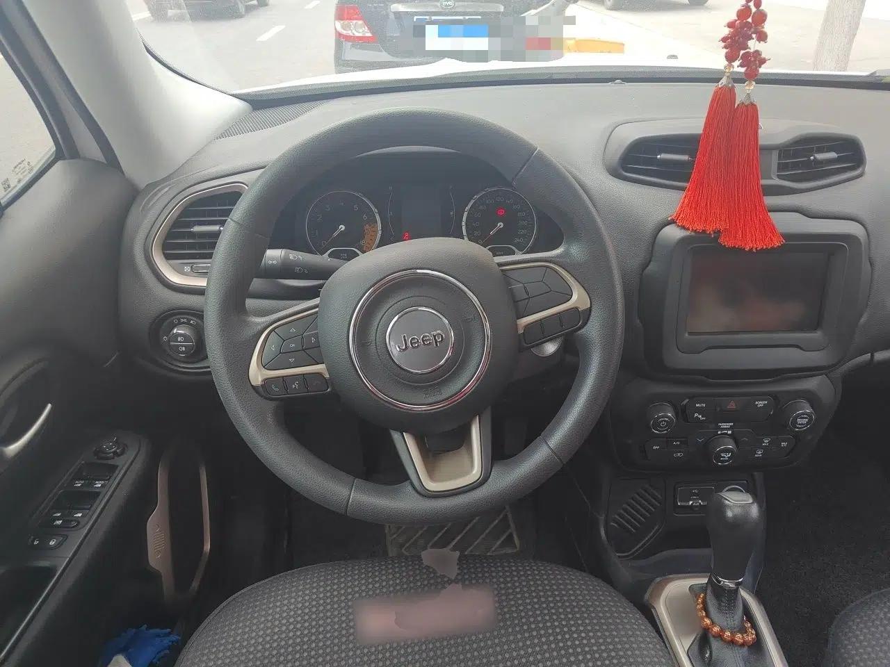 Jeep Renegade 2018 Connected Large Screen Version 180T Automatic High-Energy Edition — миниатюра 10