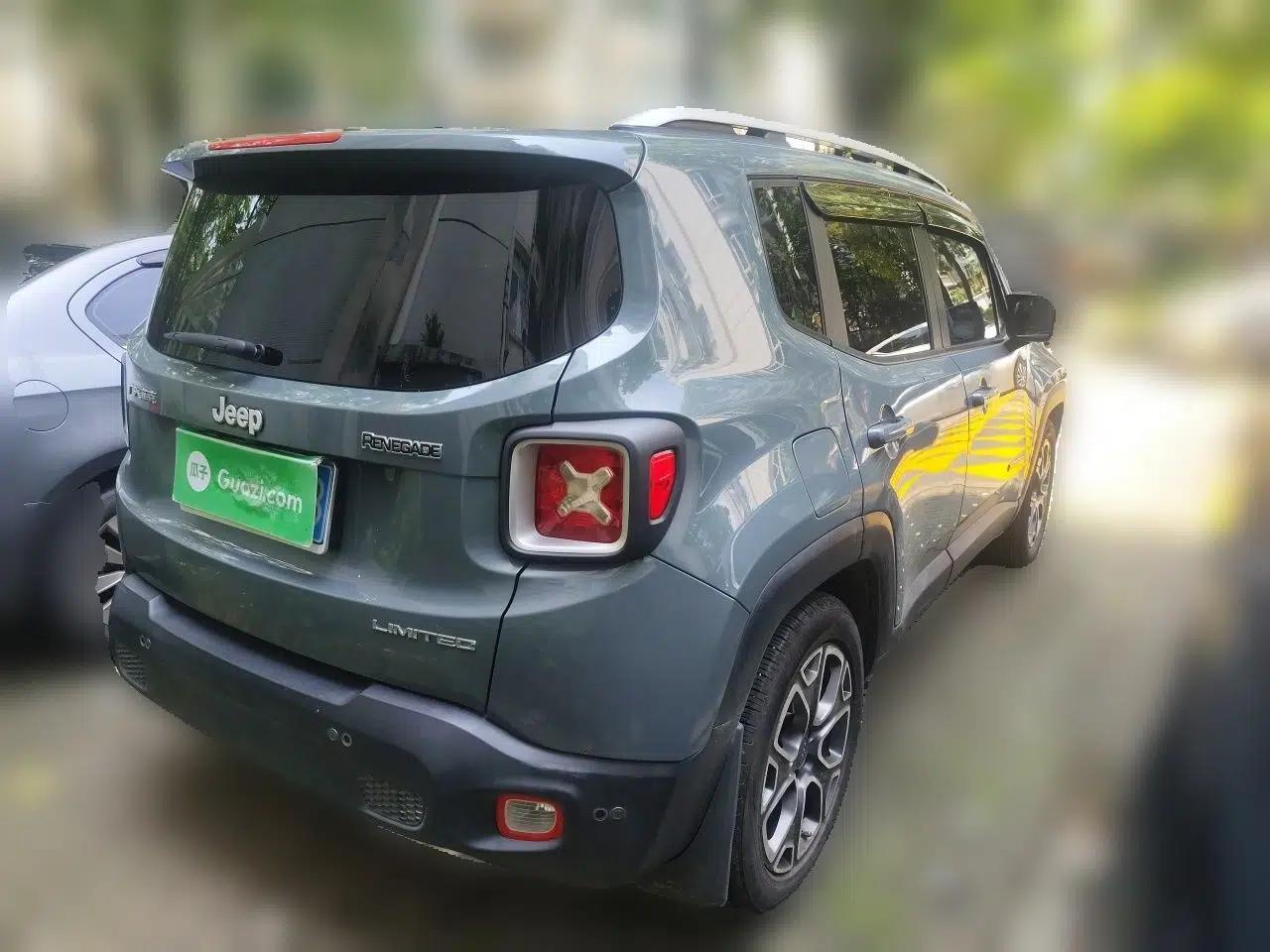 Jeep Renegade 2016 1.4T Automatic Smart Edition — миниатюра 6