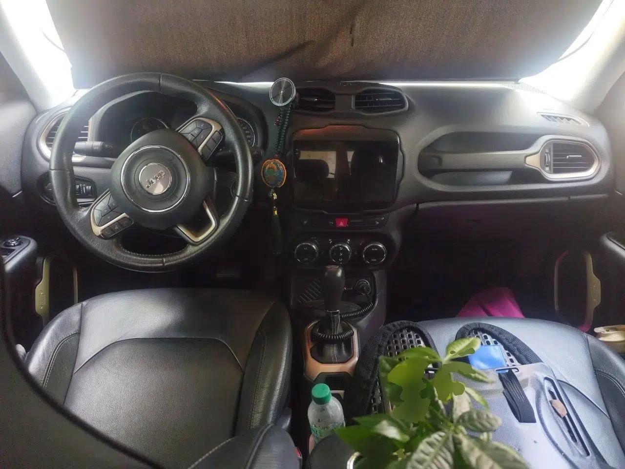 Jeep Renegade 2016 1.4T Automatic Smart Edition — миниатюра 9