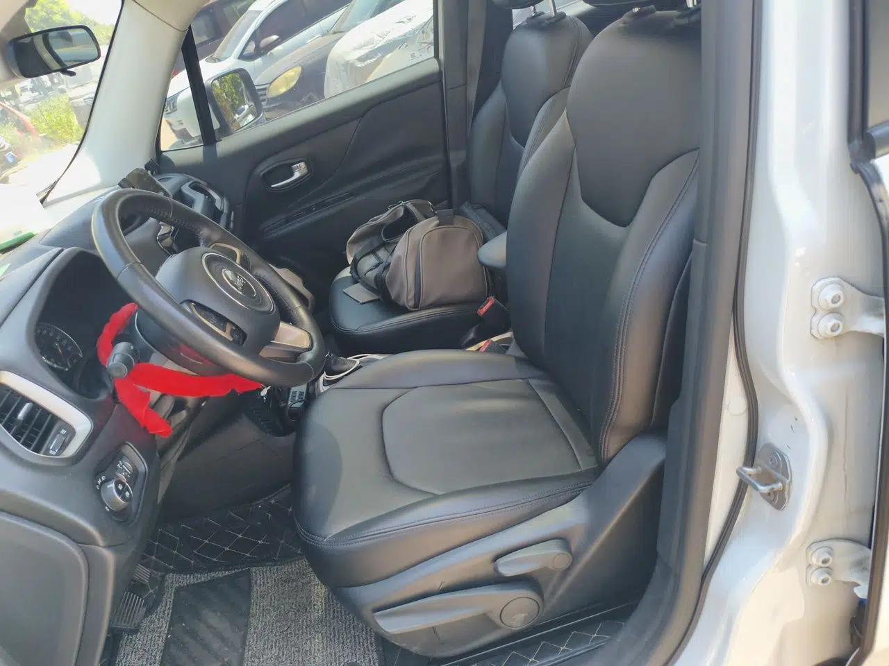 Jeep Renegade 2017 180T Automatic Jingneng Edition — миниатюра 15