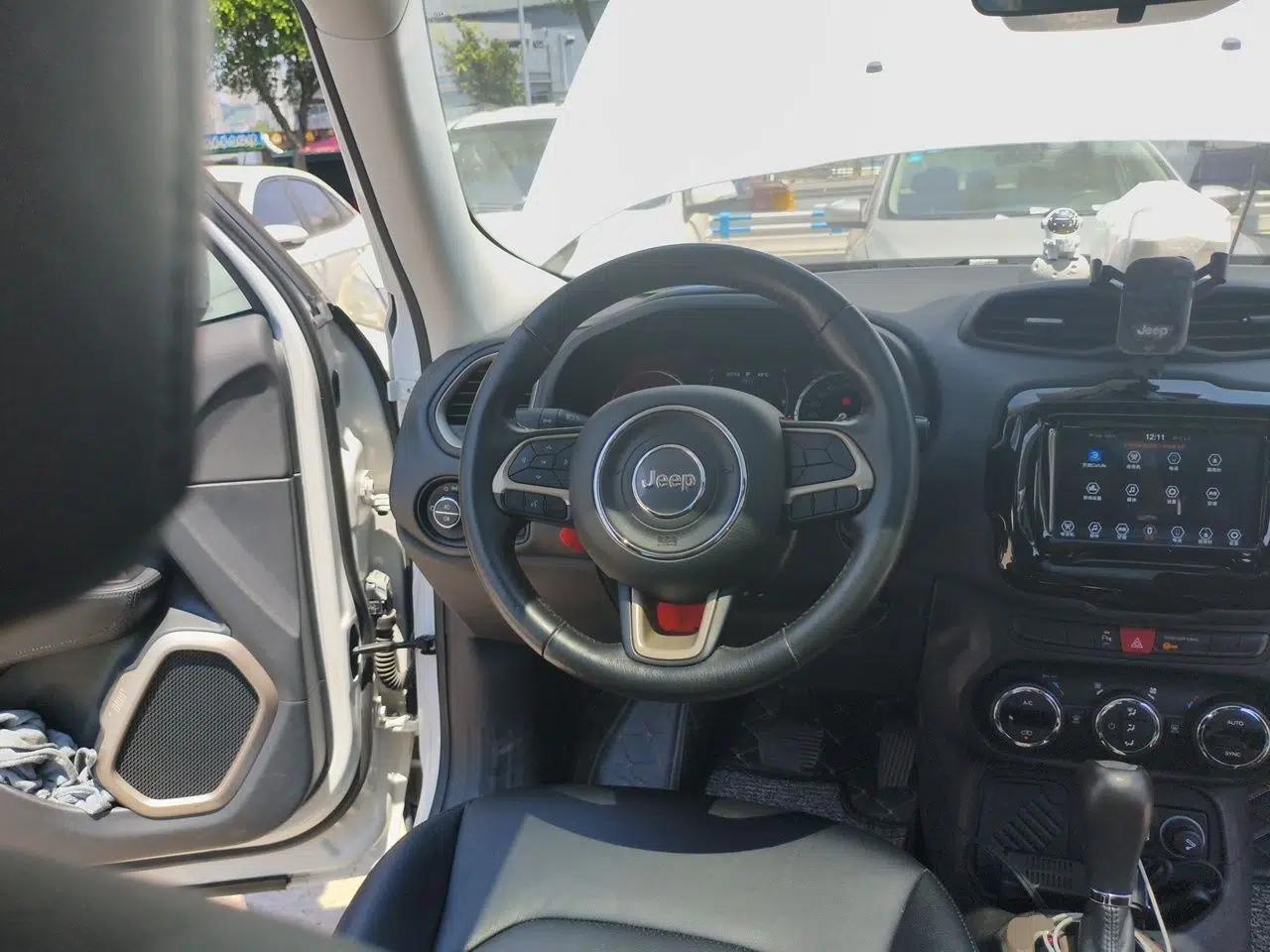 Jeep Renegade 2017 180T Automatic Jingneng Edition — миниатюра 10