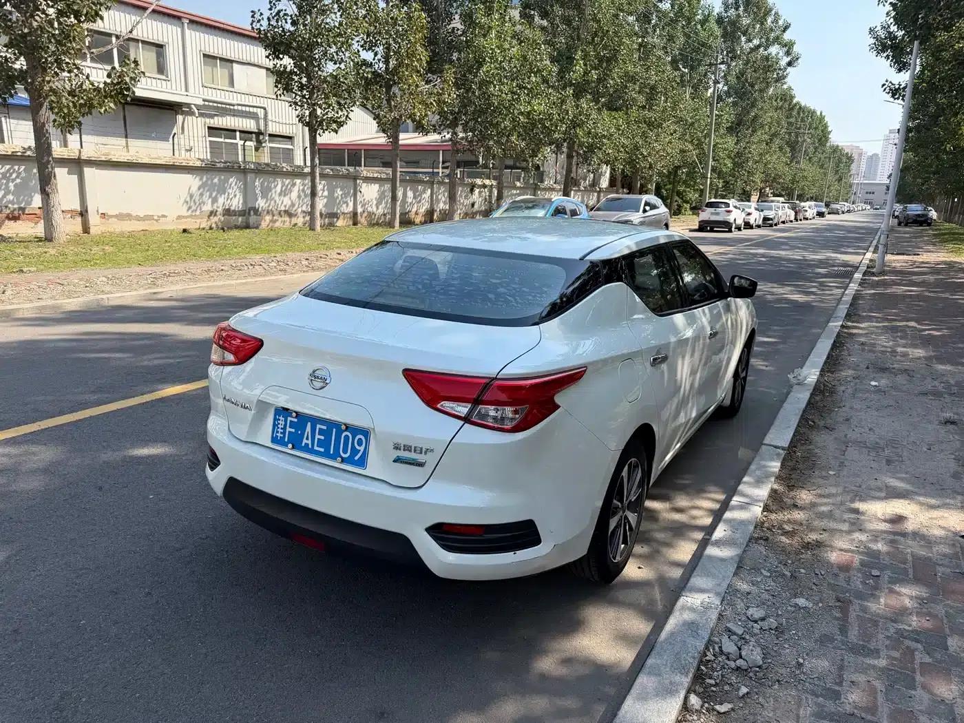 Nissan Bluebird 2016 1.6L CVT Cool Edition — миниатюра 12