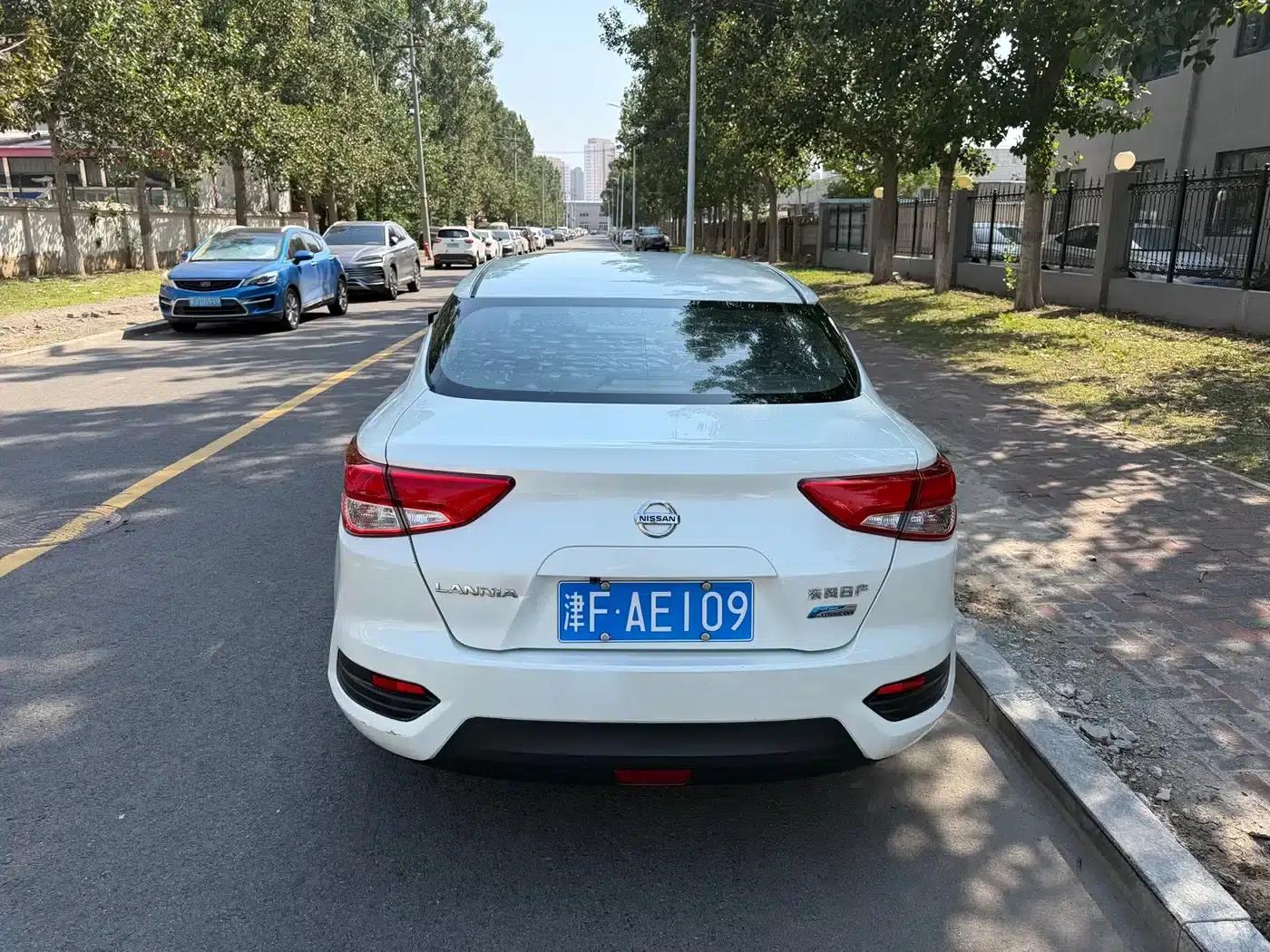 Nissan Bluebird 2016 1.6L CVT Cool Edition — миниатюра 13