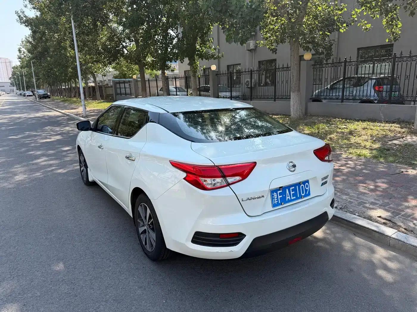 Nissan Bluebird 2016 1.6L CVT Cool Edition — миниатюра 14