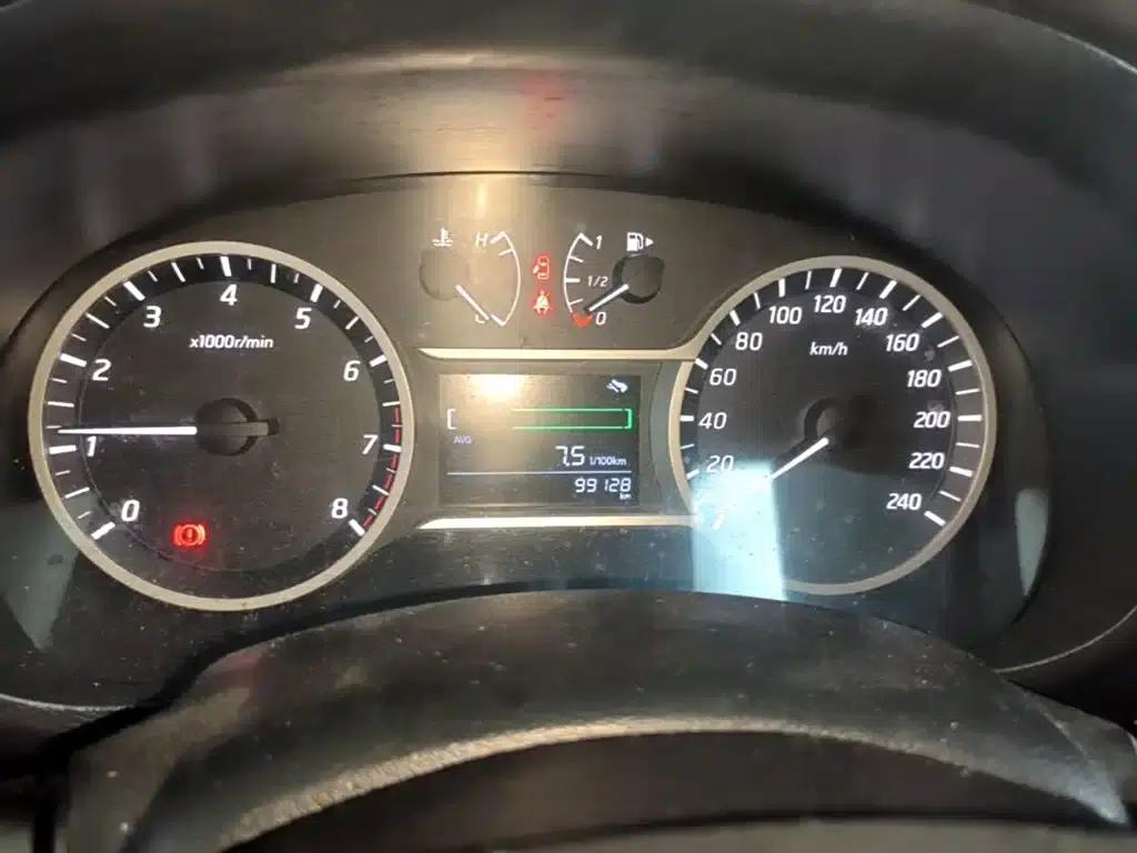 Nissan Bluebird 2016 1.6L Manual Cool Edition — миниатюра 12