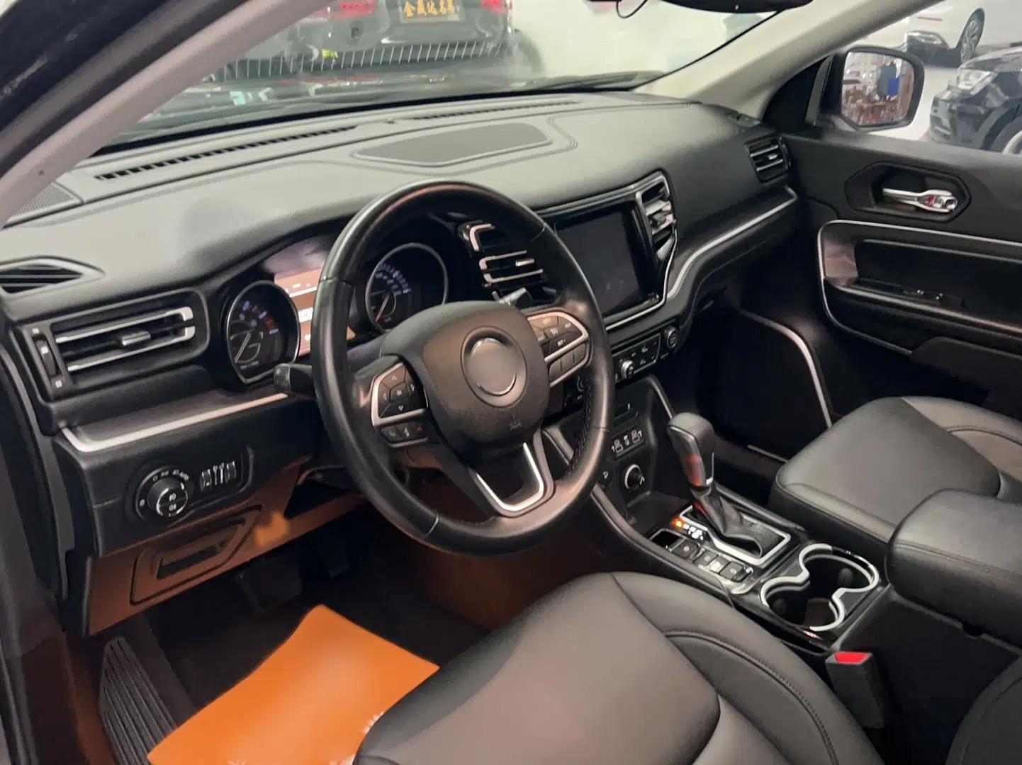 Jeep Grand Commander 2018 2.0T Four-Wheel Drive Enjoyment Edition China VI — миниатюра 8