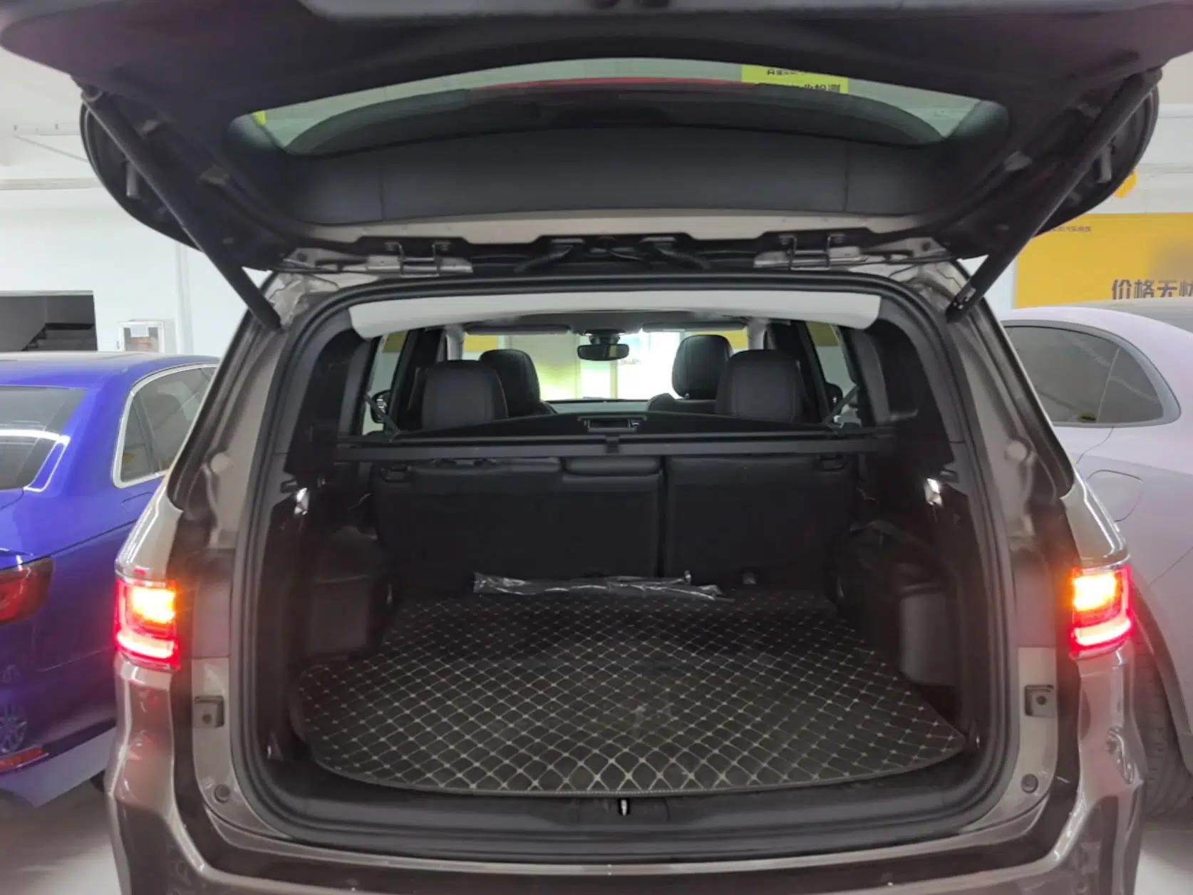 Jeep Commander 2018 2.0T Two-Wheel Drive Enjoy Edition China V — миниатюра 22