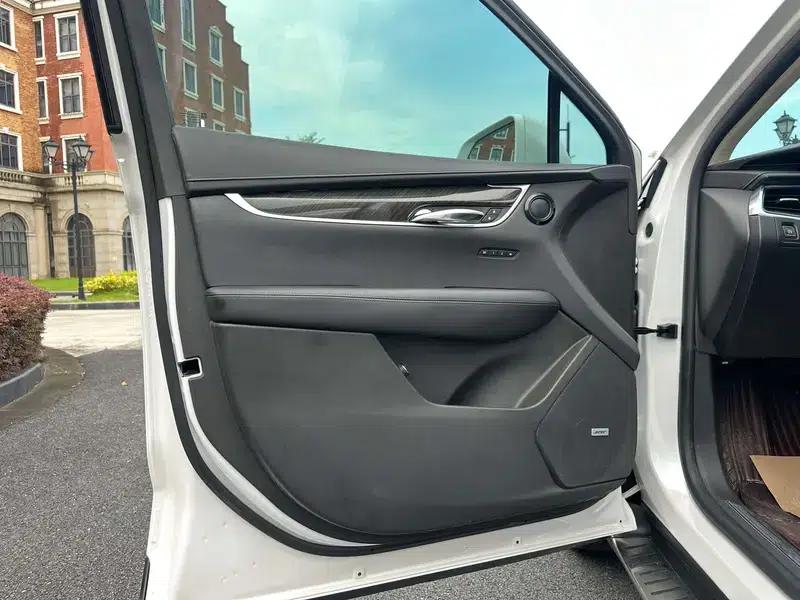 Cadillac XT5 2018 28T AWD Luxury — миниатюра 12