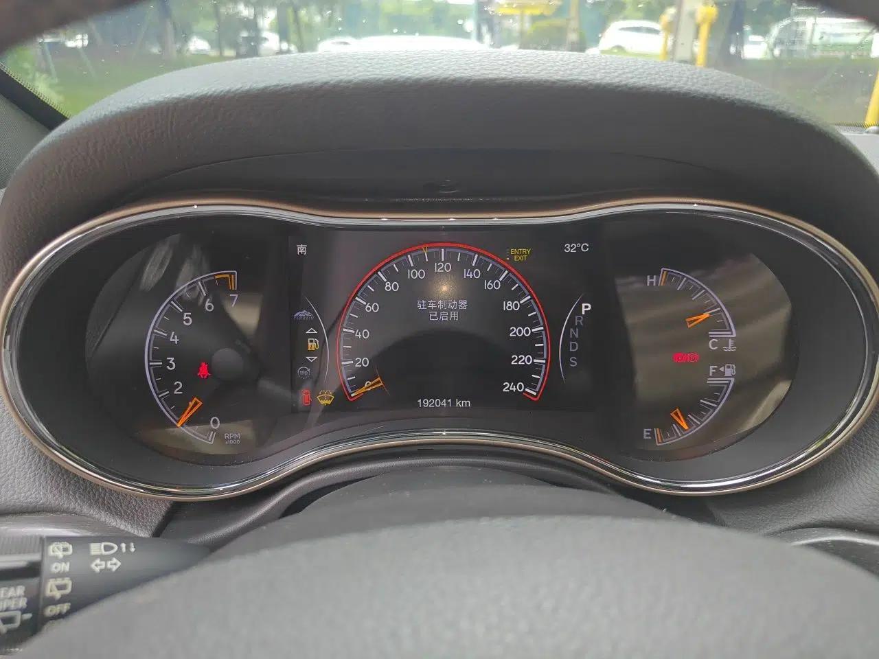 Jeep Grand Cherokee 2015 3.0L Elite Navigation Edition — миниатюра 11