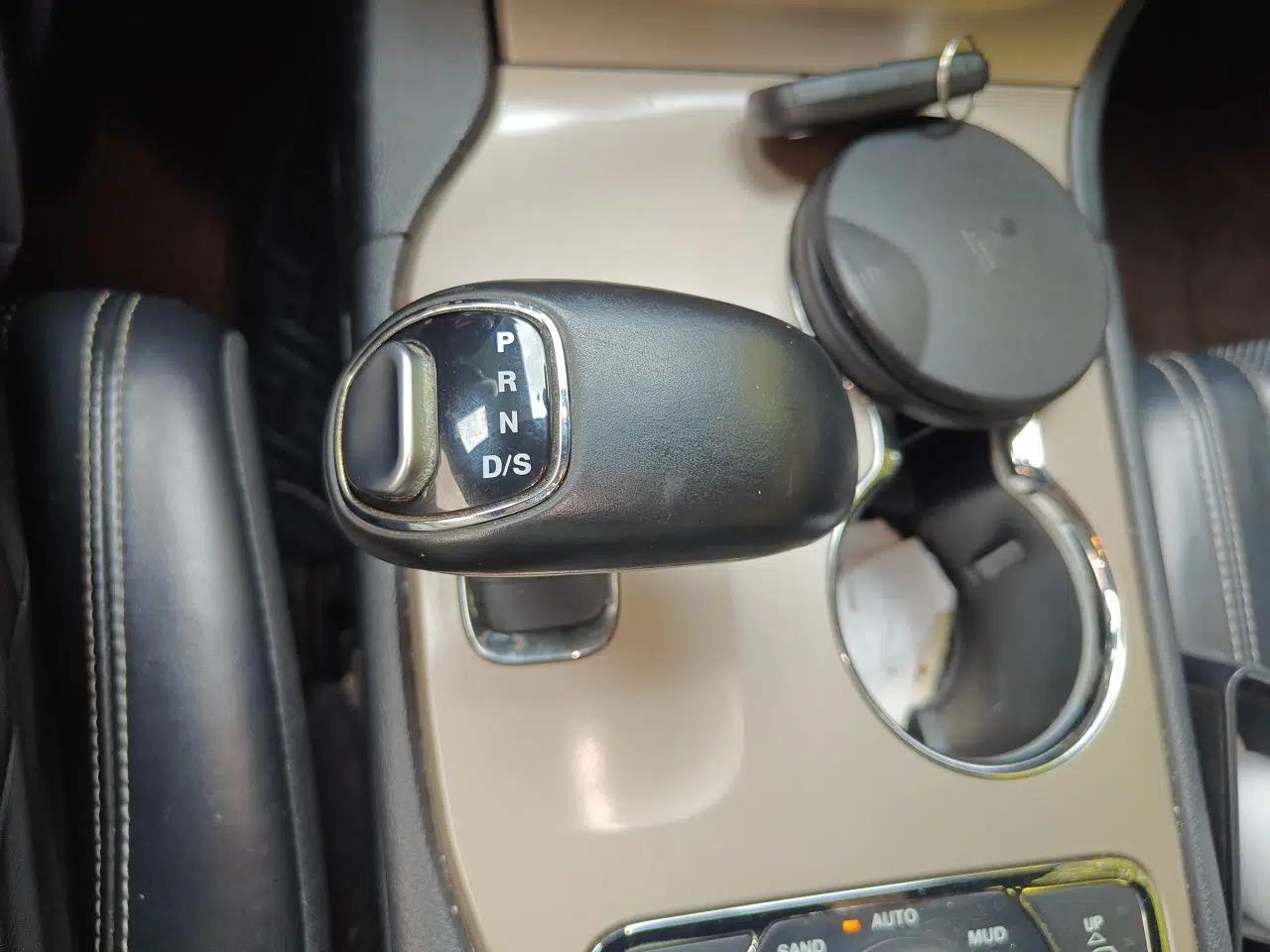 Jeep Grand Cherokee 2015 3.0L Elite Navigation Edition — миниатюра 14
