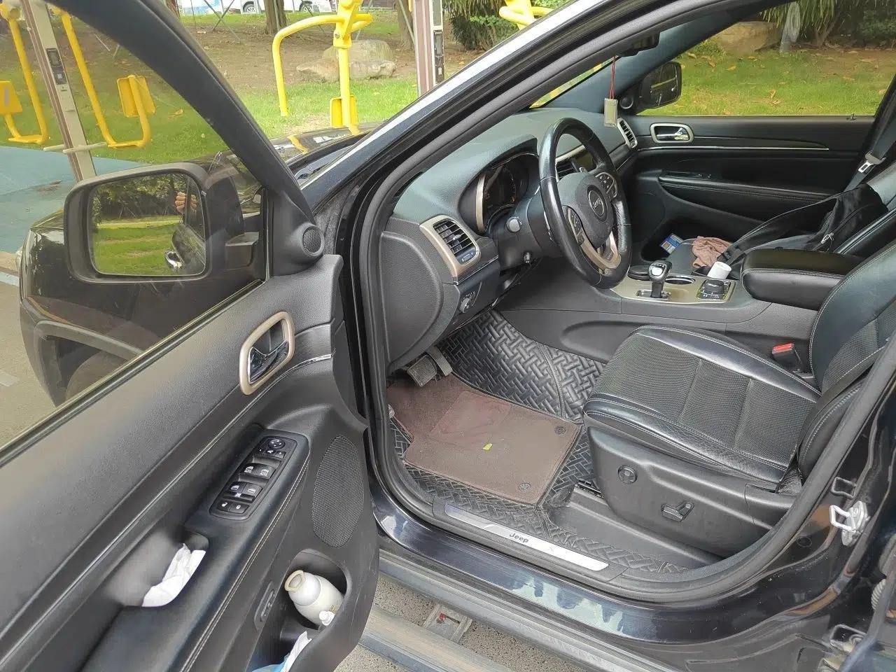 Jeep Grand Cherokee 2015 3.0L Elite Navigation Edition — миниатюра 16
