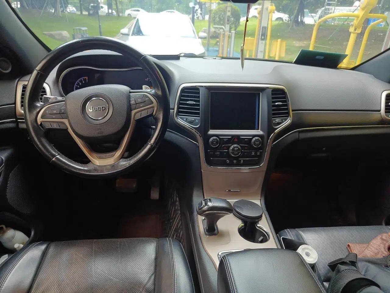 Jeep Grand Cherokee 2015 3.0L Elite Navigation Edition — миниатюра 9