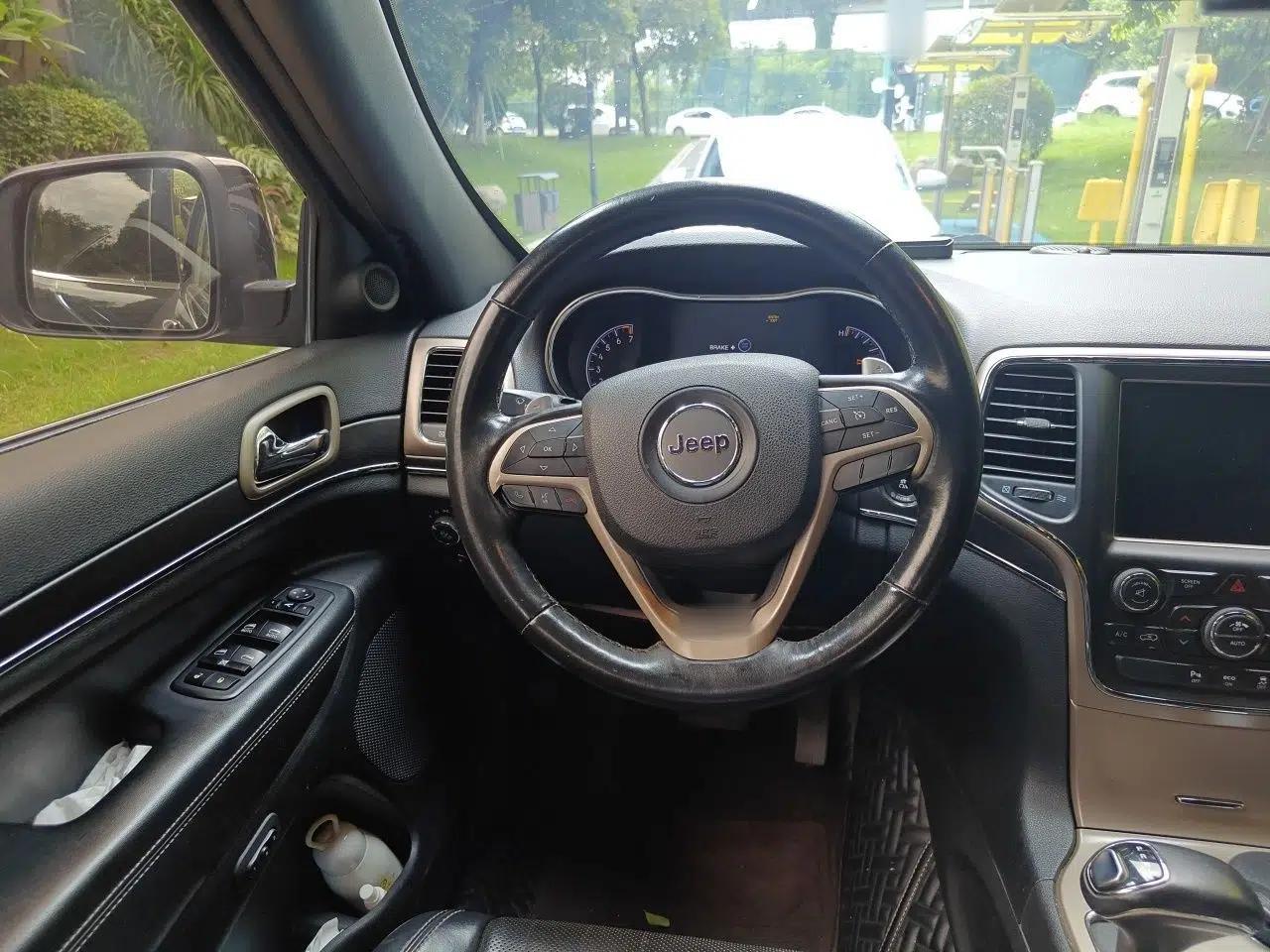 Jeep Grand Cherokee 2015 3.0L Elite Navigation Edition — миниатюра 10