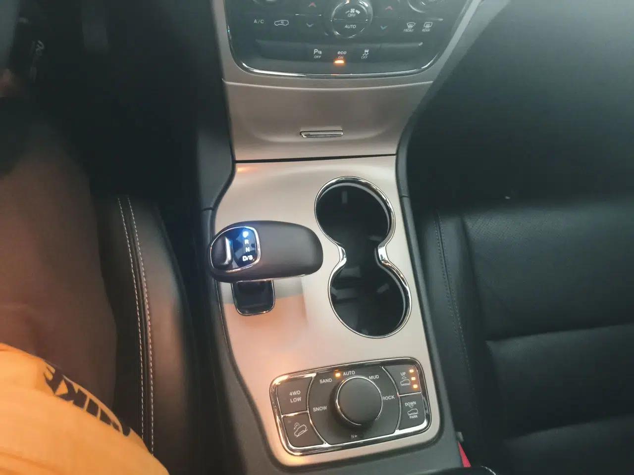 Jeep Grand Cherokee 2014 3.6L Elite Navigation Edition — миниатюра 14