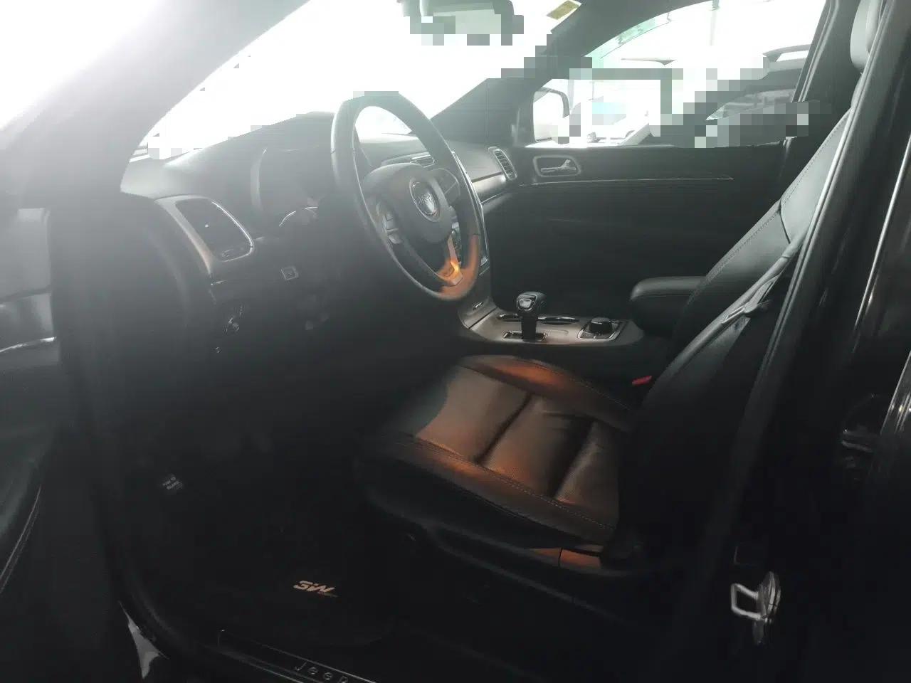 Jeep Grand Cherokee 2014 3.6L Elite Navigation Edition — миниатюра 16