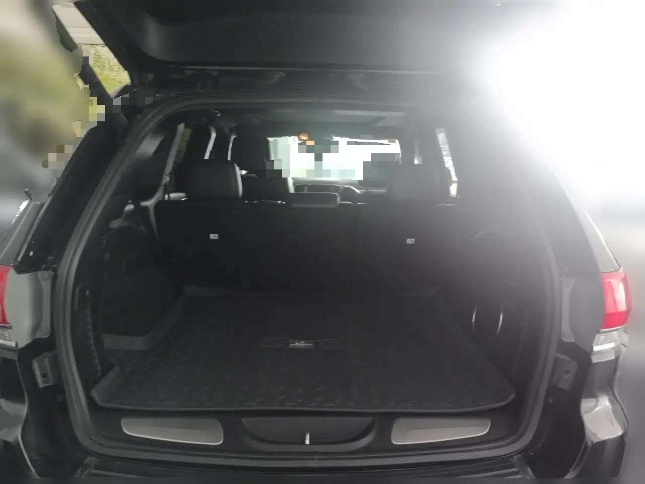 Jeep Grand Cherokee 2014 3.6L Elite Navigation Edition — миниатюра 19