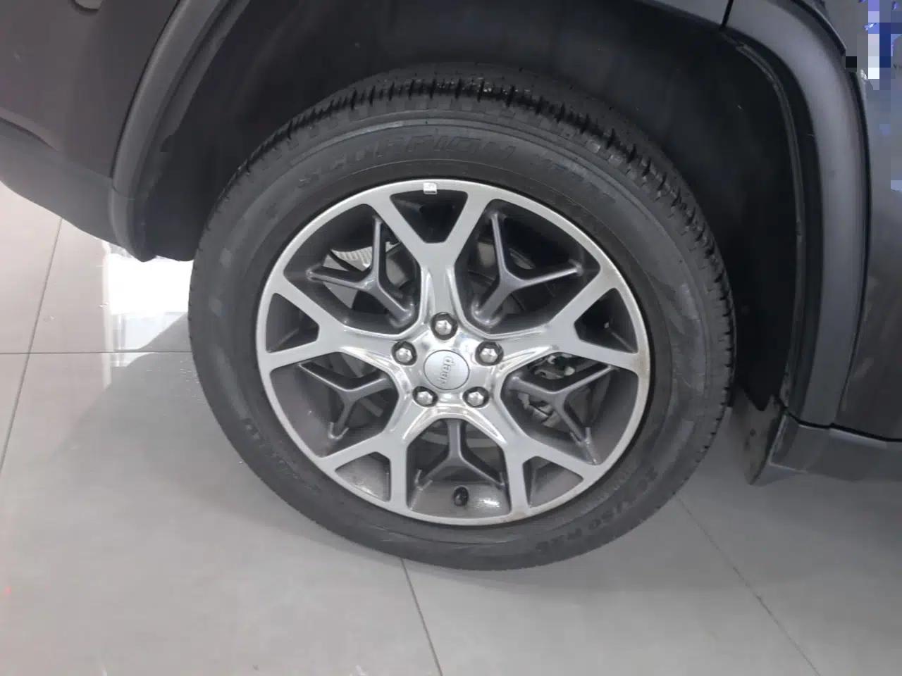 Jeep Grand Cherokee 2020 3.0L Elite Navigation Edition — миниатюра 11