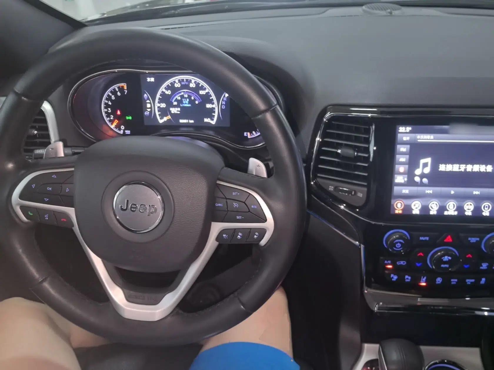 Jeep Grand Cherokee 2020 3.0L Elite Navigation Edition — миниатюра 12