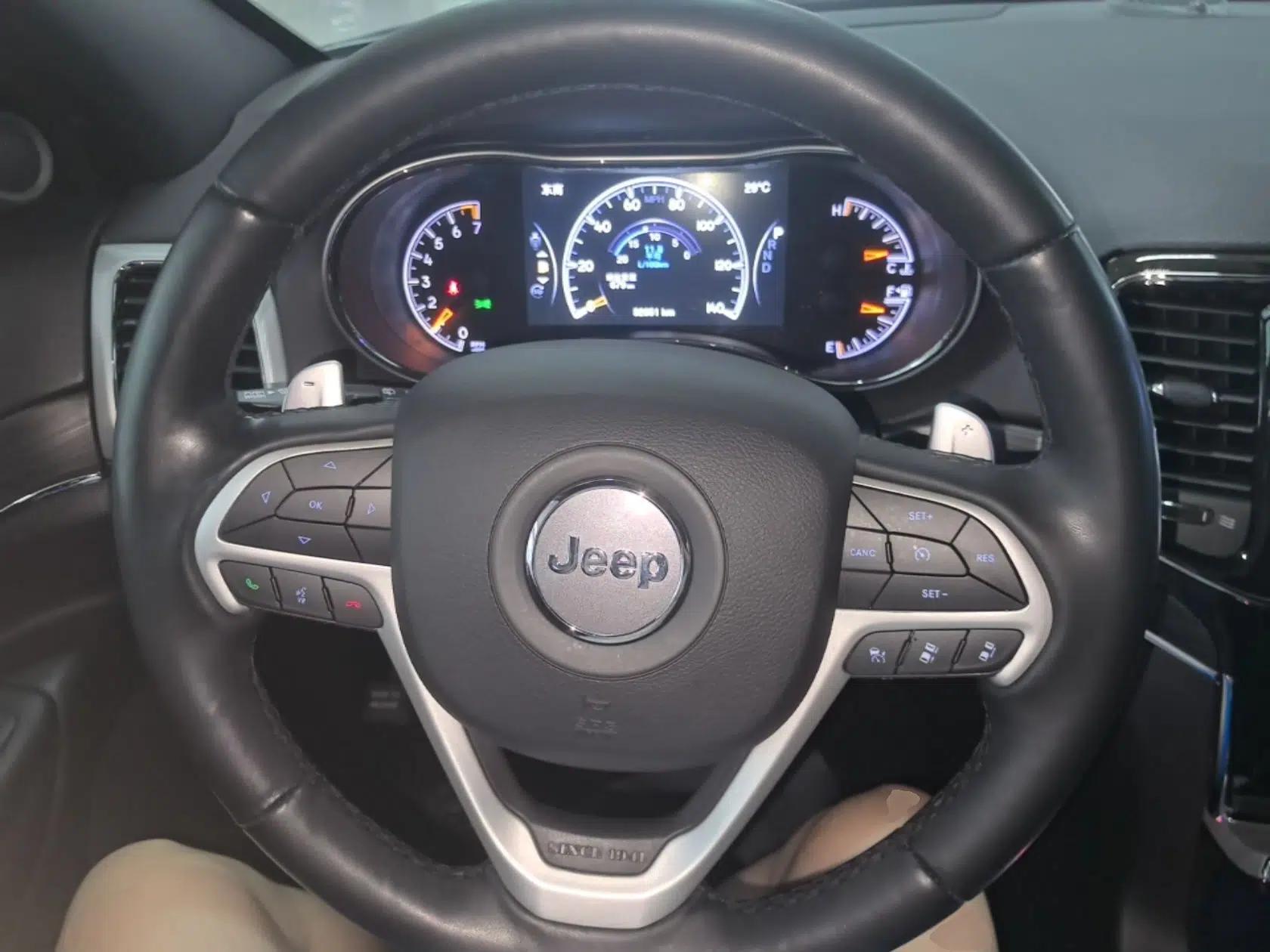 Jeep Grand Cherokee 2020 3.0L Elite Navigation Edition — миниатюра 13
