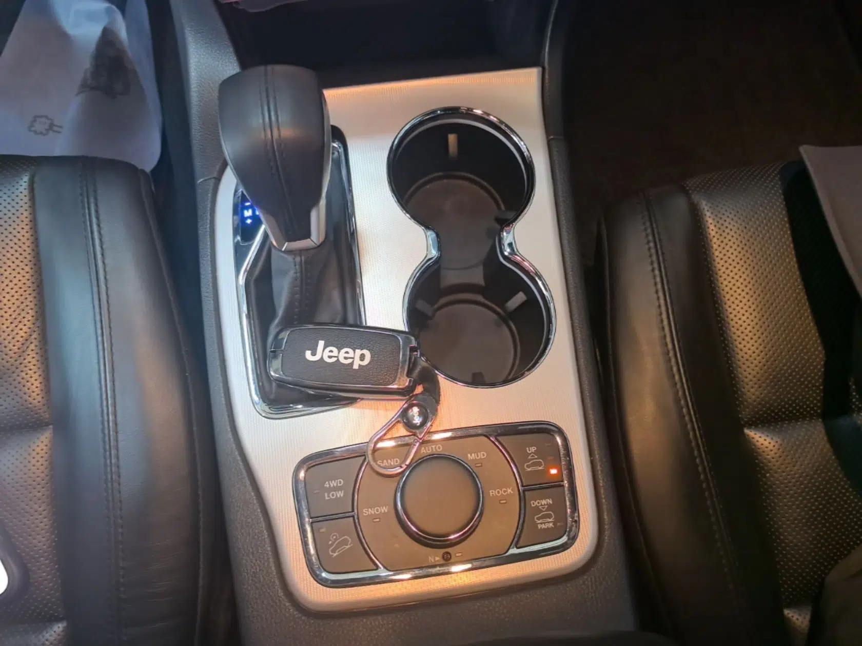 Jeep Grand Cherokee 2020 3.0L Elite Navigation Edition — миниатюра 16
