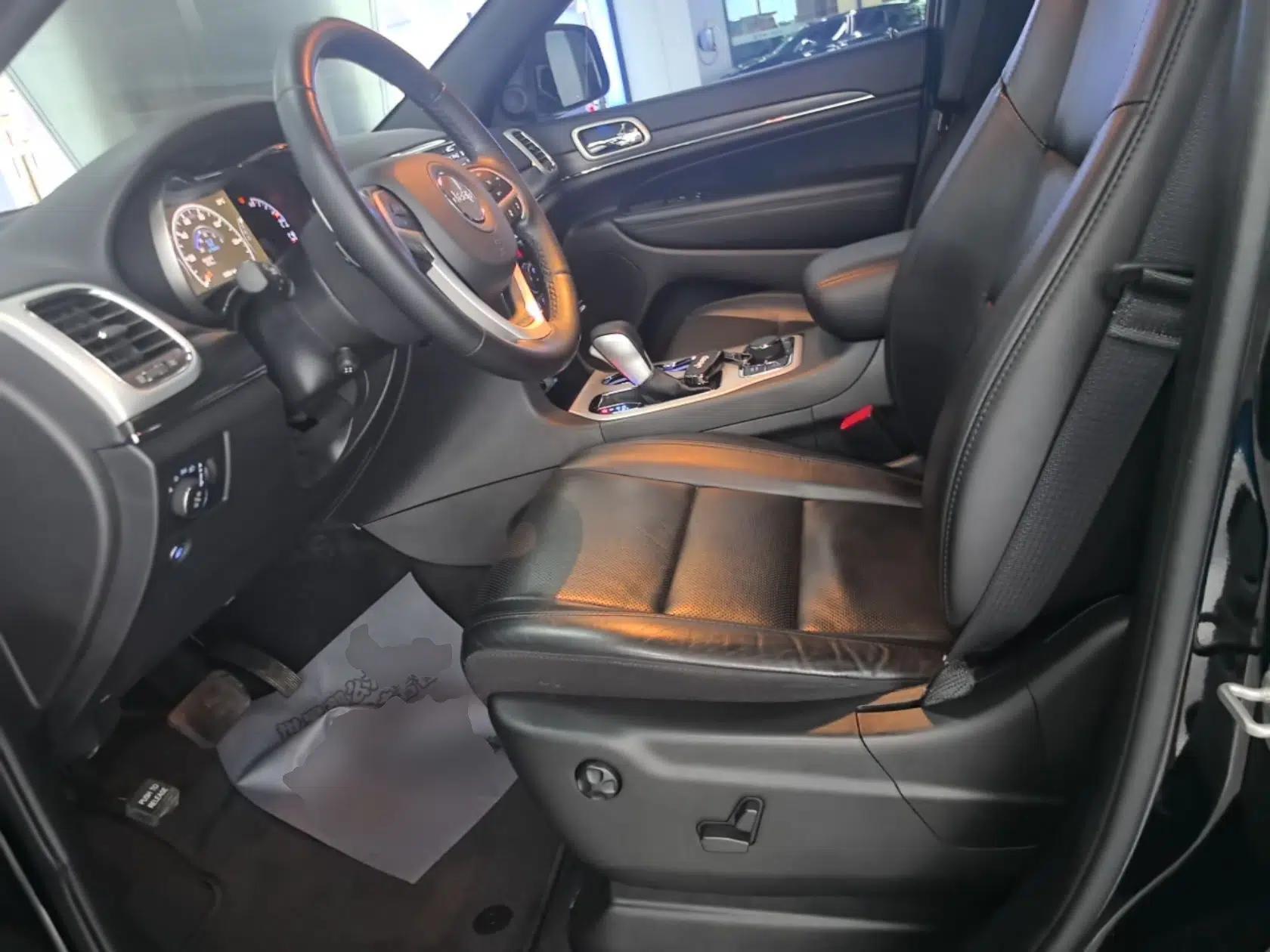 Jeep Grand Cherokee 2020 3.0L Elite Navigation Edition — миниатюра 17