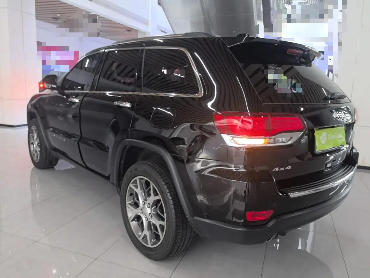Jeep Grand Cherokee 2020 3.0L Elite Navigation Edition — миниатюра 4