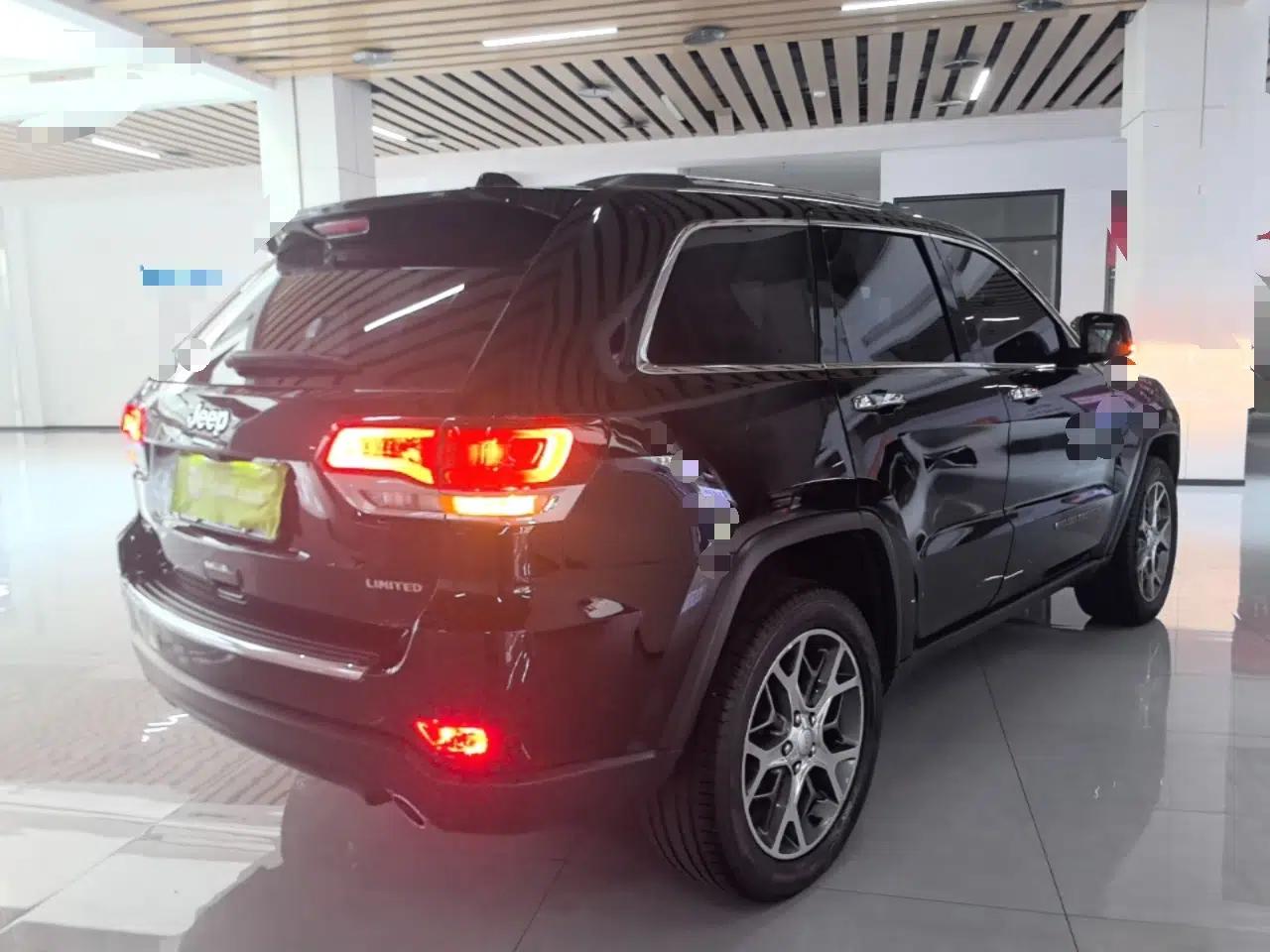 Jeep Grand Cherokee 2020 3.0L Elite Navigation Edition — миниатюра 6