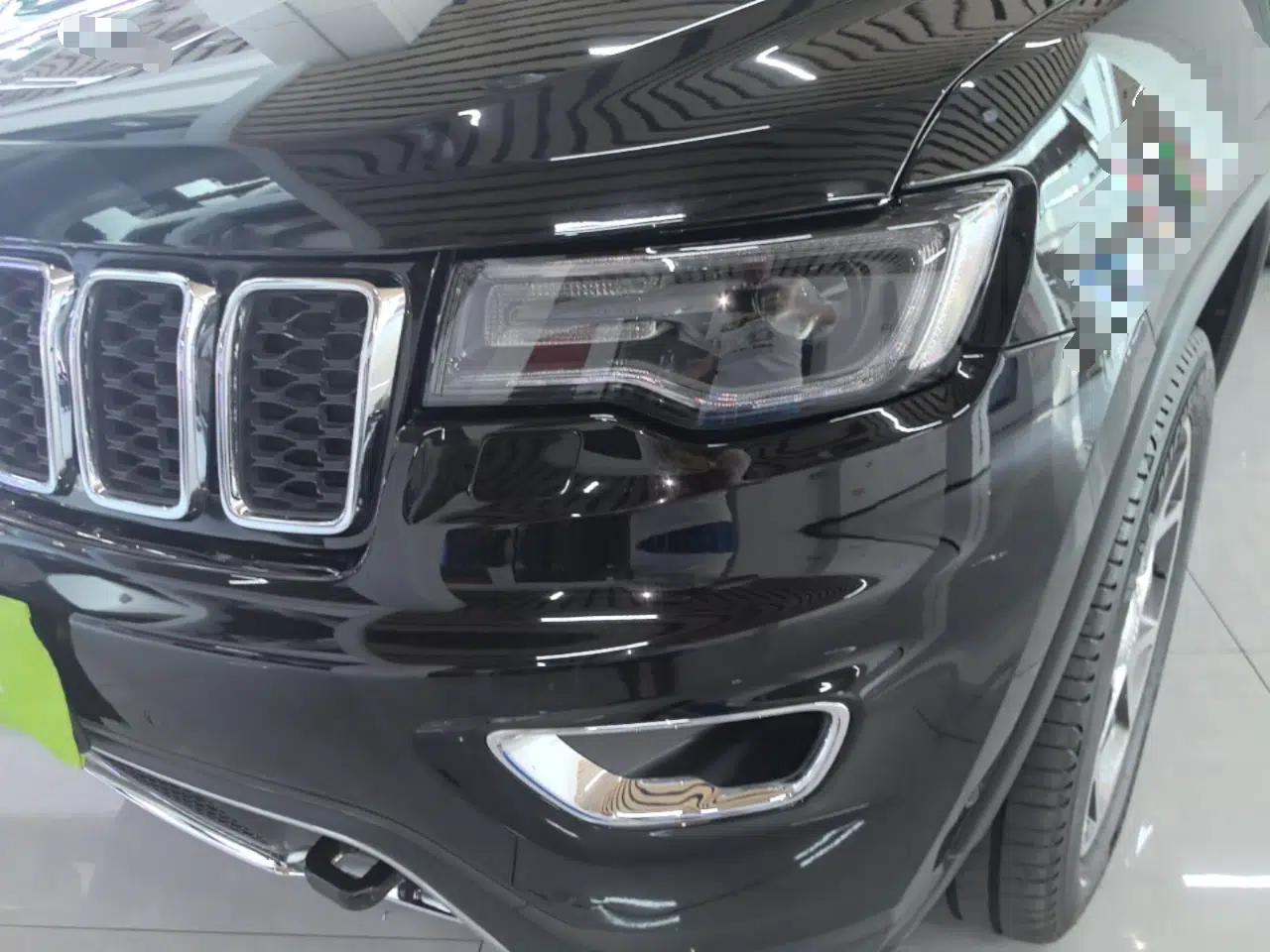Jeep Grand Cherokee 2020 3.0L Elite Navigation Edition — миниатюра 8