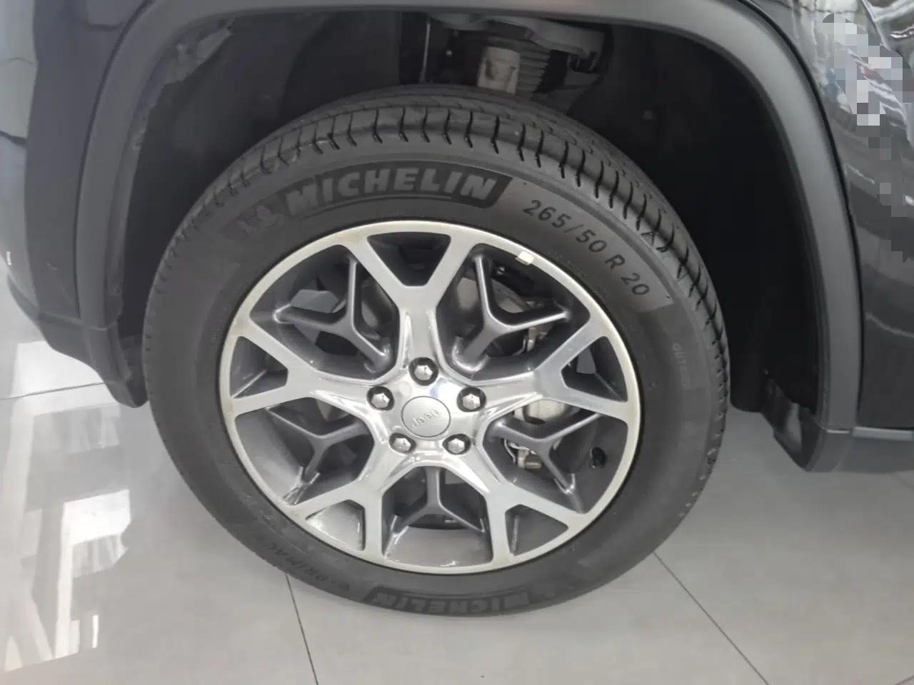 Jeep Grand Cherokee 2020 3.0L Elite Navigation Edition — миниатюра 10