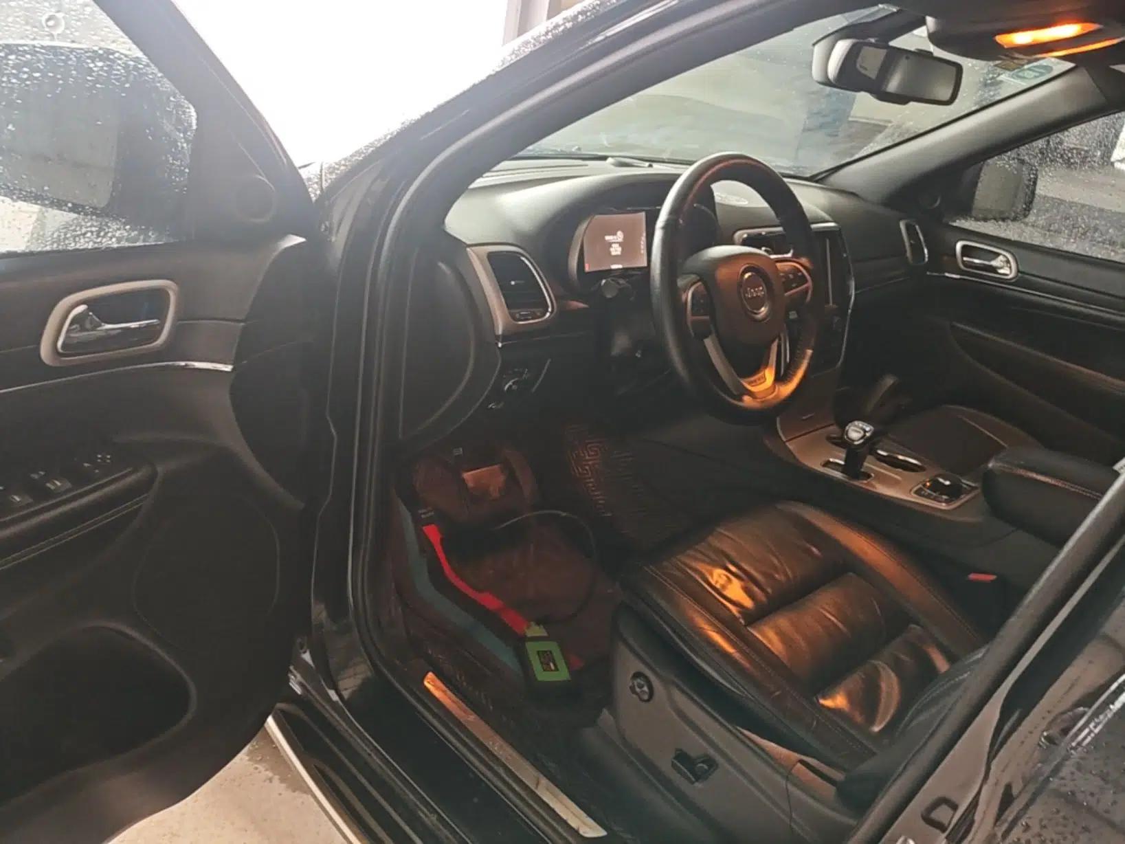 Jeep Grand Cherokee 2015 3.0TD Diesel Comfort Navigation Edition — миниатюра 18