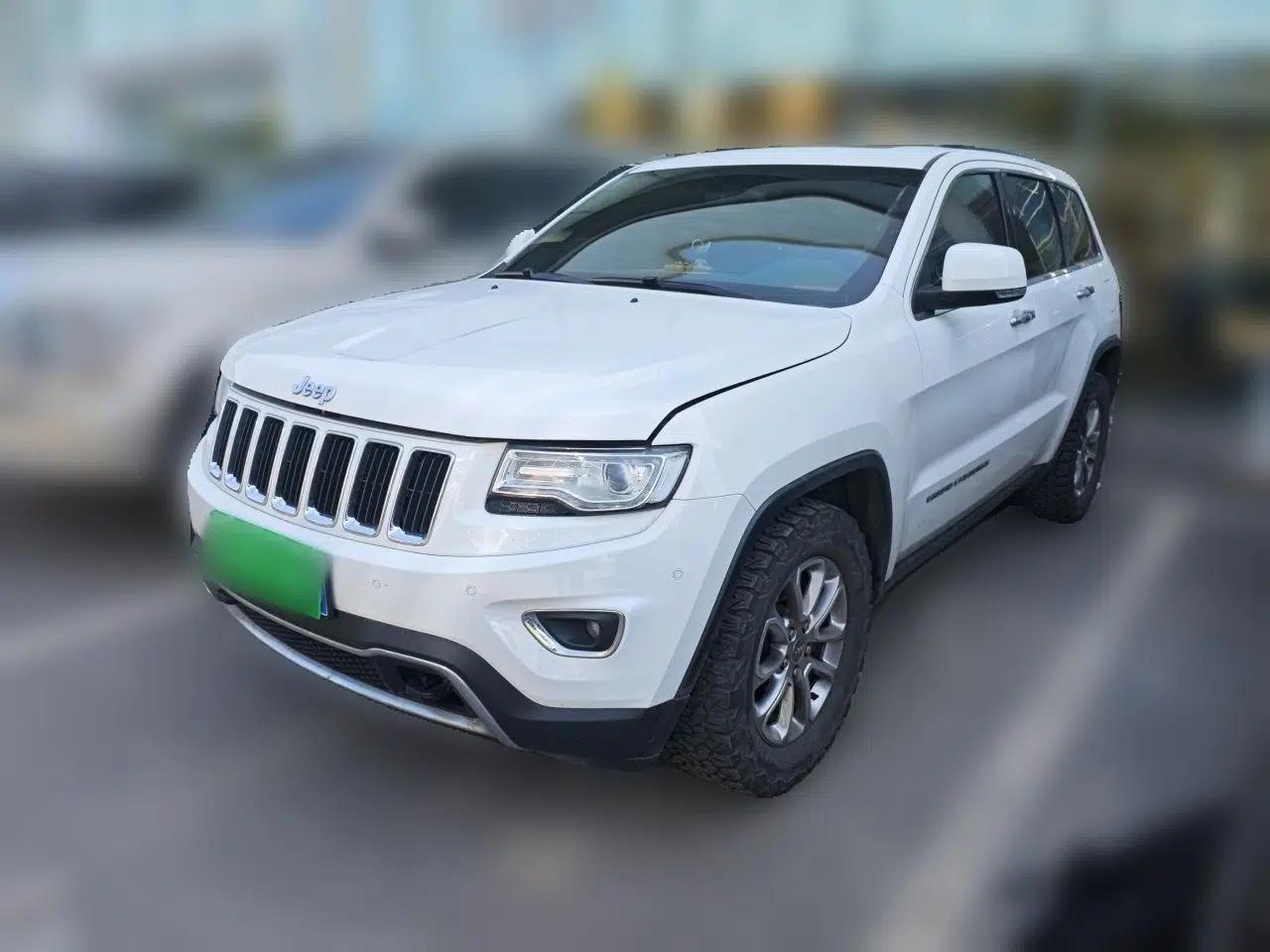 Jeep Grand Cherokee 2014 3.0L Comfort Navigation Edition — миниатюра 1